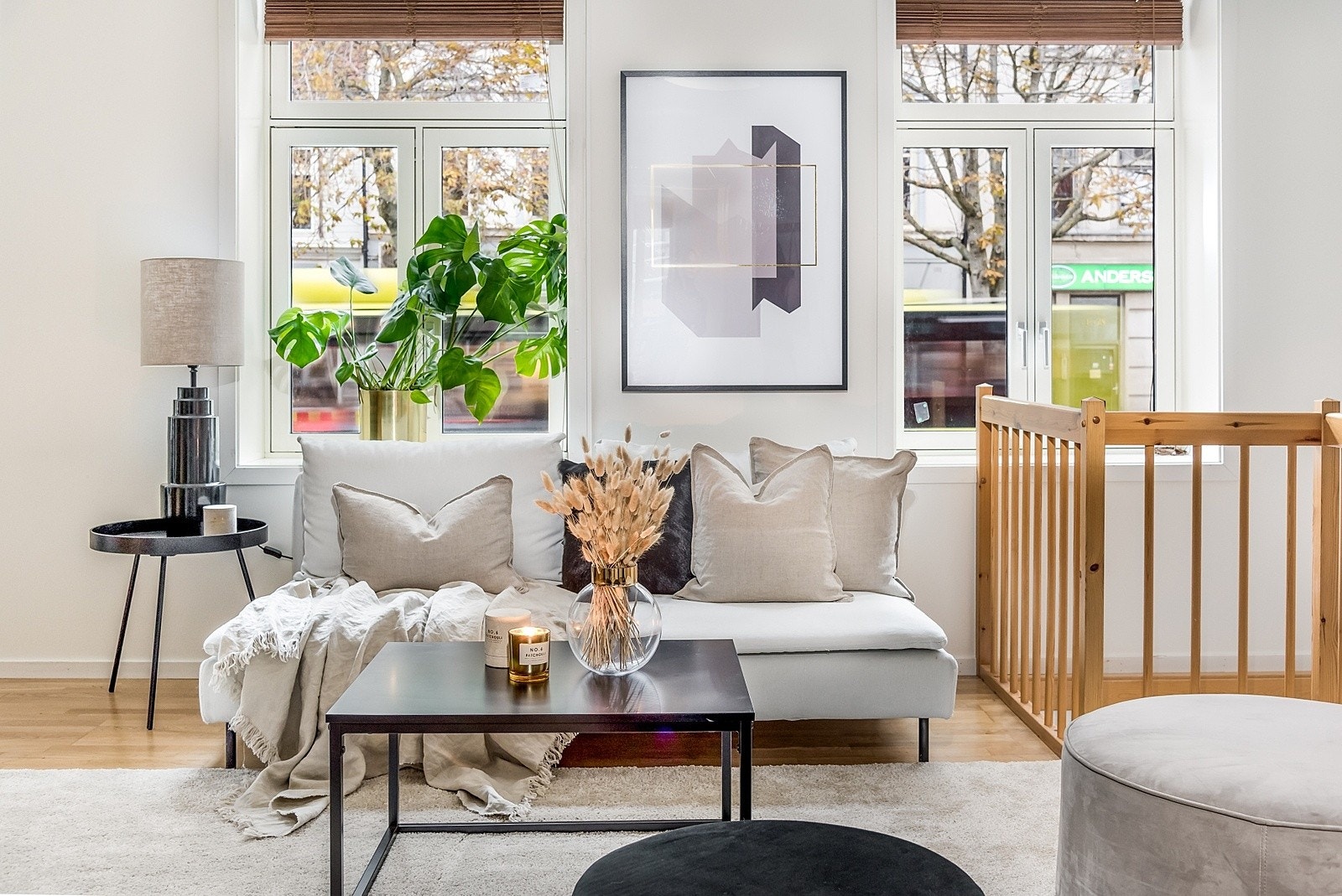 Velkommen til Kongens Gate 39! Unik 2-roms leilighet over to plan, perfekt beliggenhet midt i sentrum. Stilrent interiør, god planløsning og nærhet til alt du trenger Galleribilde