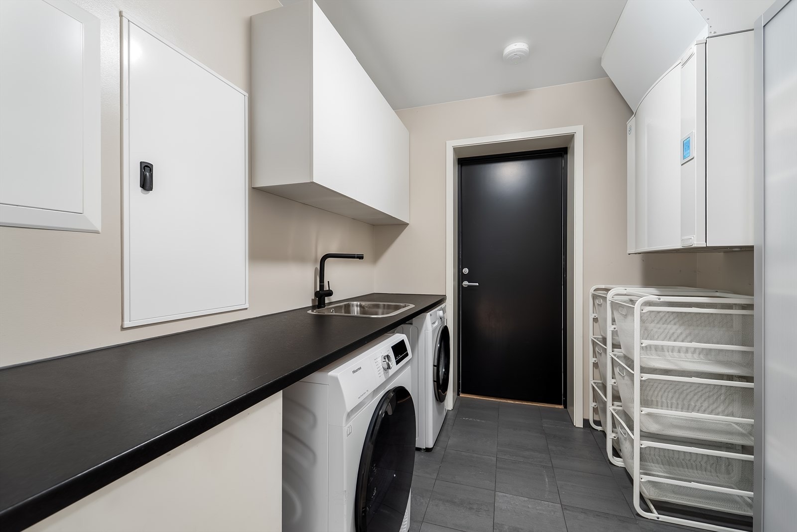 Vaskerom med biinngang fra garasjen. Galleribilde