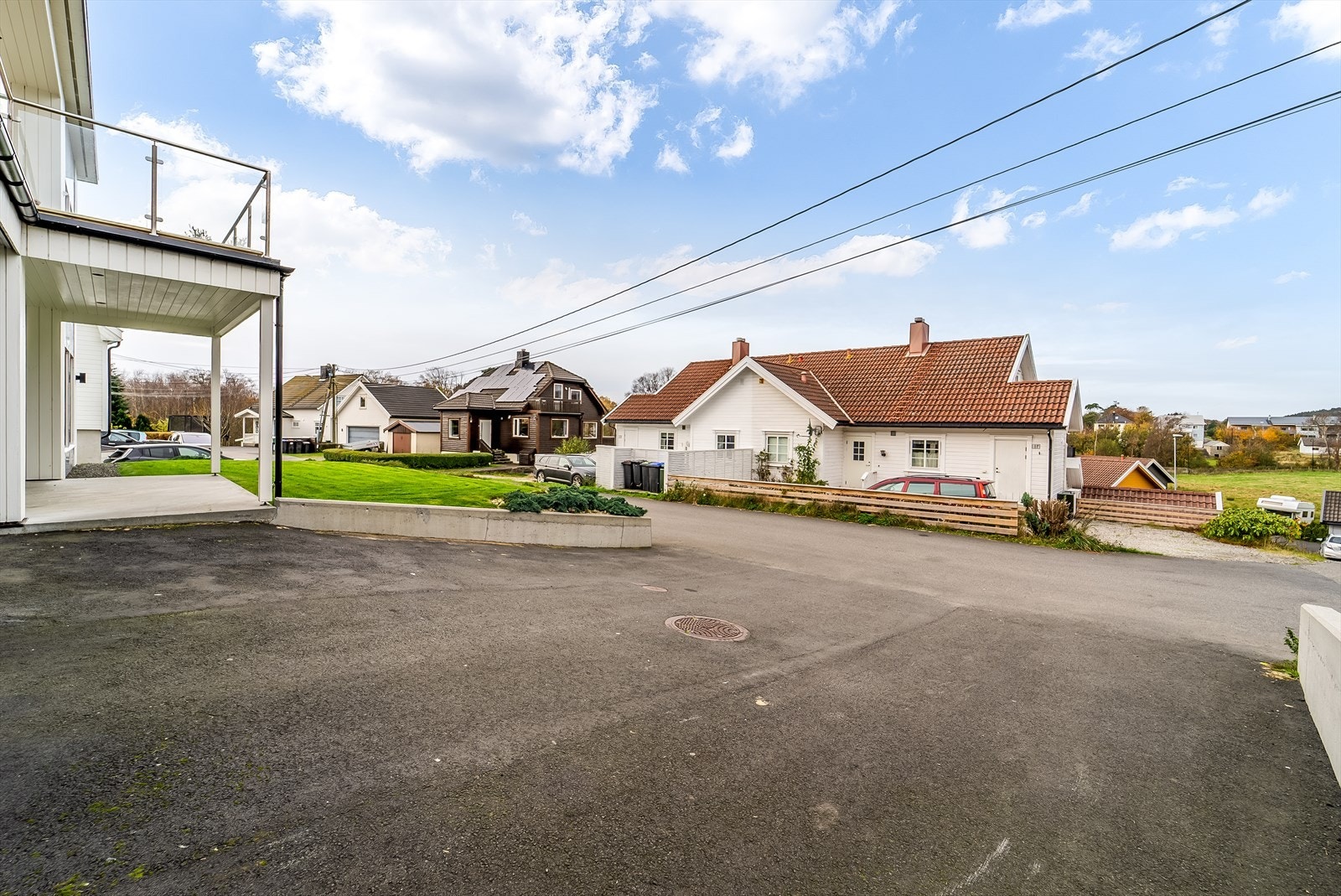 Godt med parkeringsplass på egen eiendom. Galleribilde