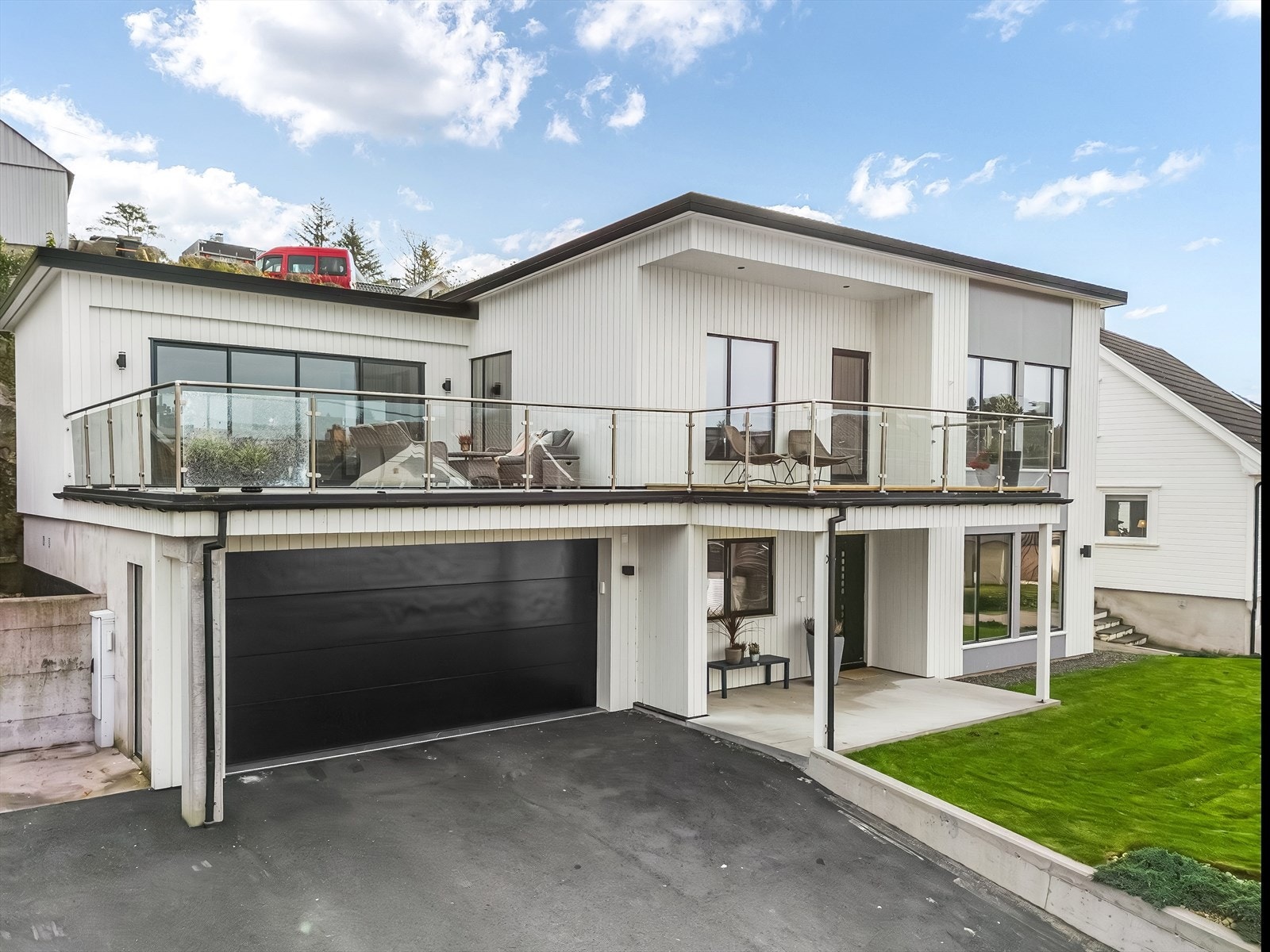 Eiendomsmegler MNEF Anita Cecilie Gabrielsen ønsker velkommen til Vatneveien 14A! Galleribilde