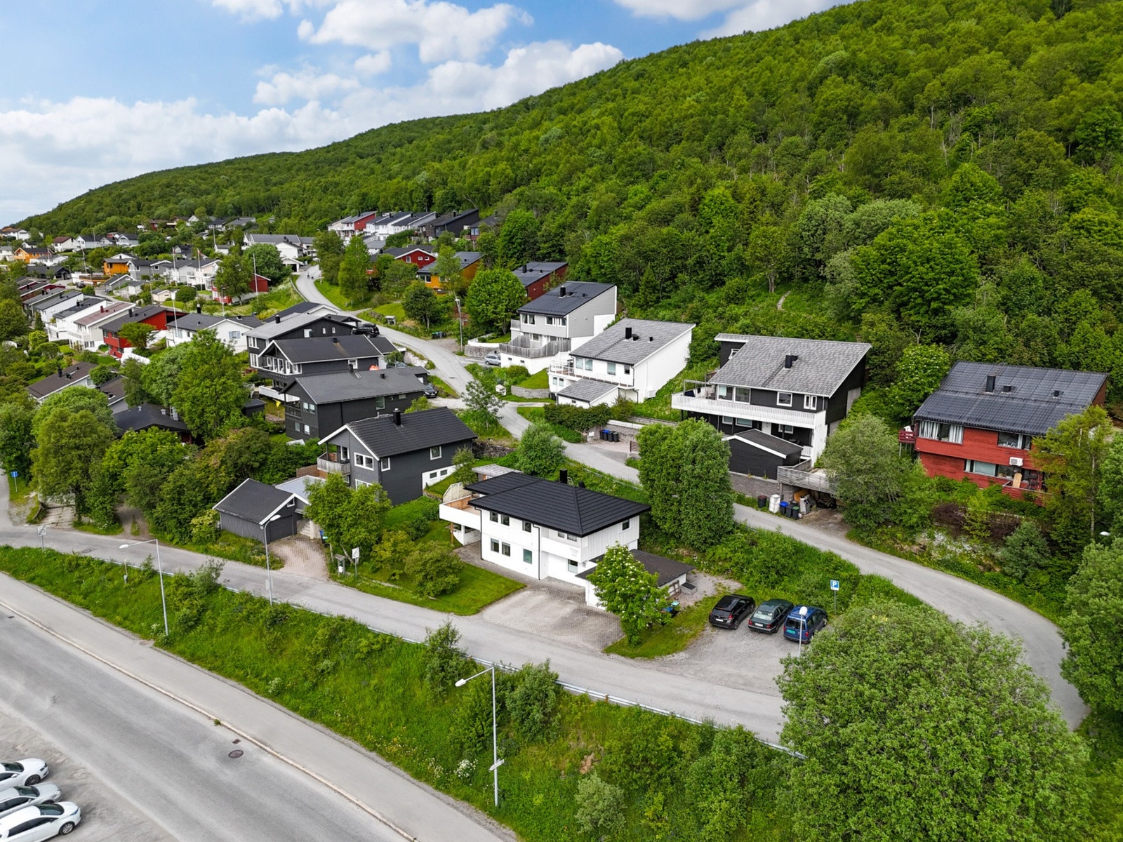 Drenering er skiftet på deler av grunnmur. Galleribilde