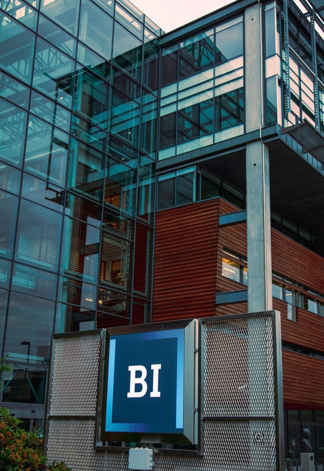 Beliggenheten på Trondheimsveien 197A gir deg kort avstand til flere studiesteder i Oslo. Universitetet i Oslo på Blinder ligger kun en kort busstur unna, men Handelshøyskolen BI er lett tilgjengelig fra området. Galleribilde