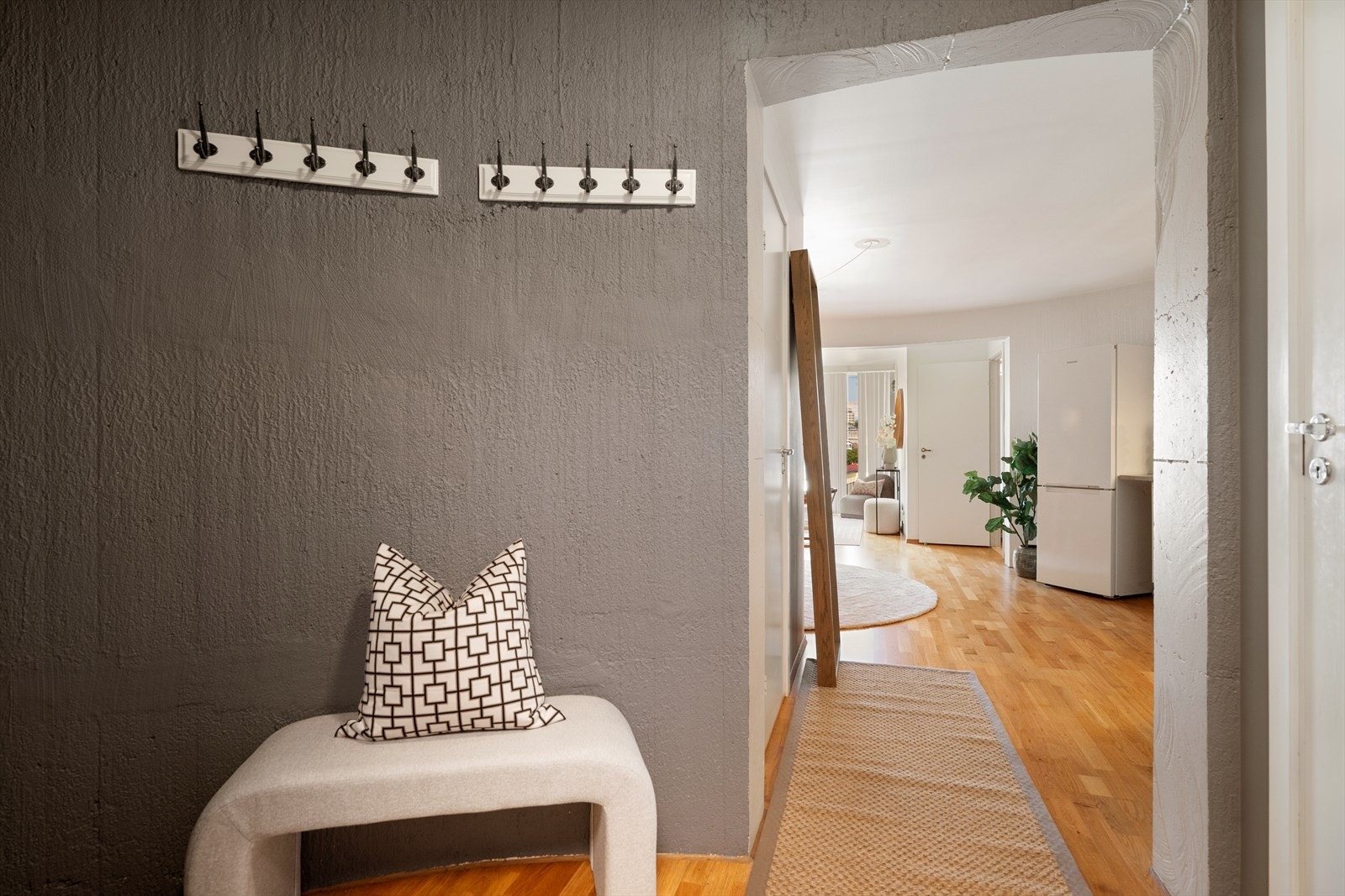 Omgjort fra næringslokale til bolig i 2003 - en sjelden mulighet til å bo i et arkitektonisk ikon Galleribilde