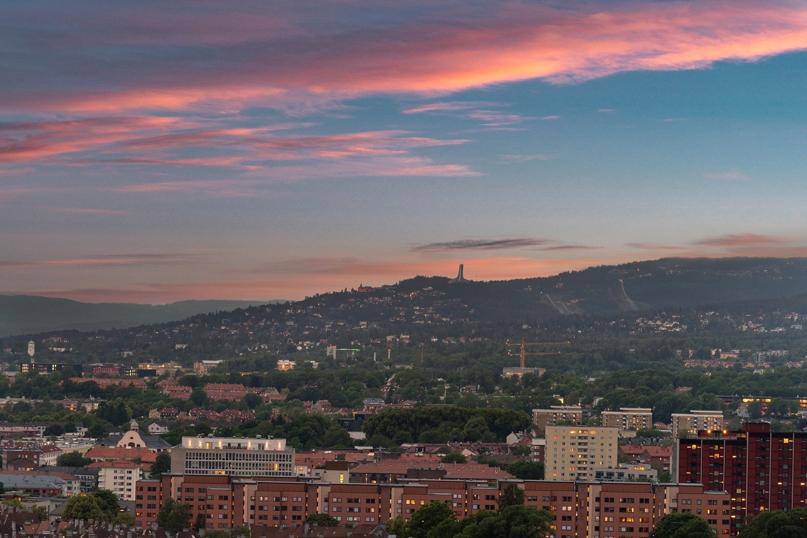 Magisk kveldsstemning på takterrassen. Galleribilde