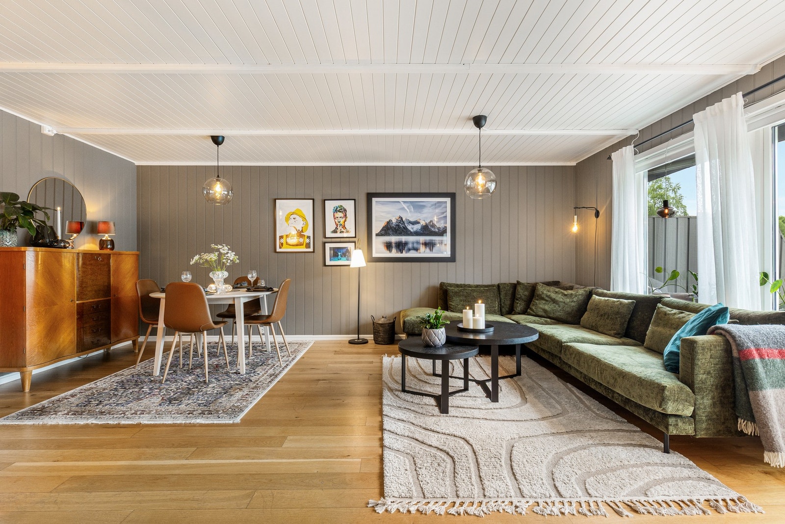 Romslig og moderne stue (nymalt for 2 år siden). Galleribilde