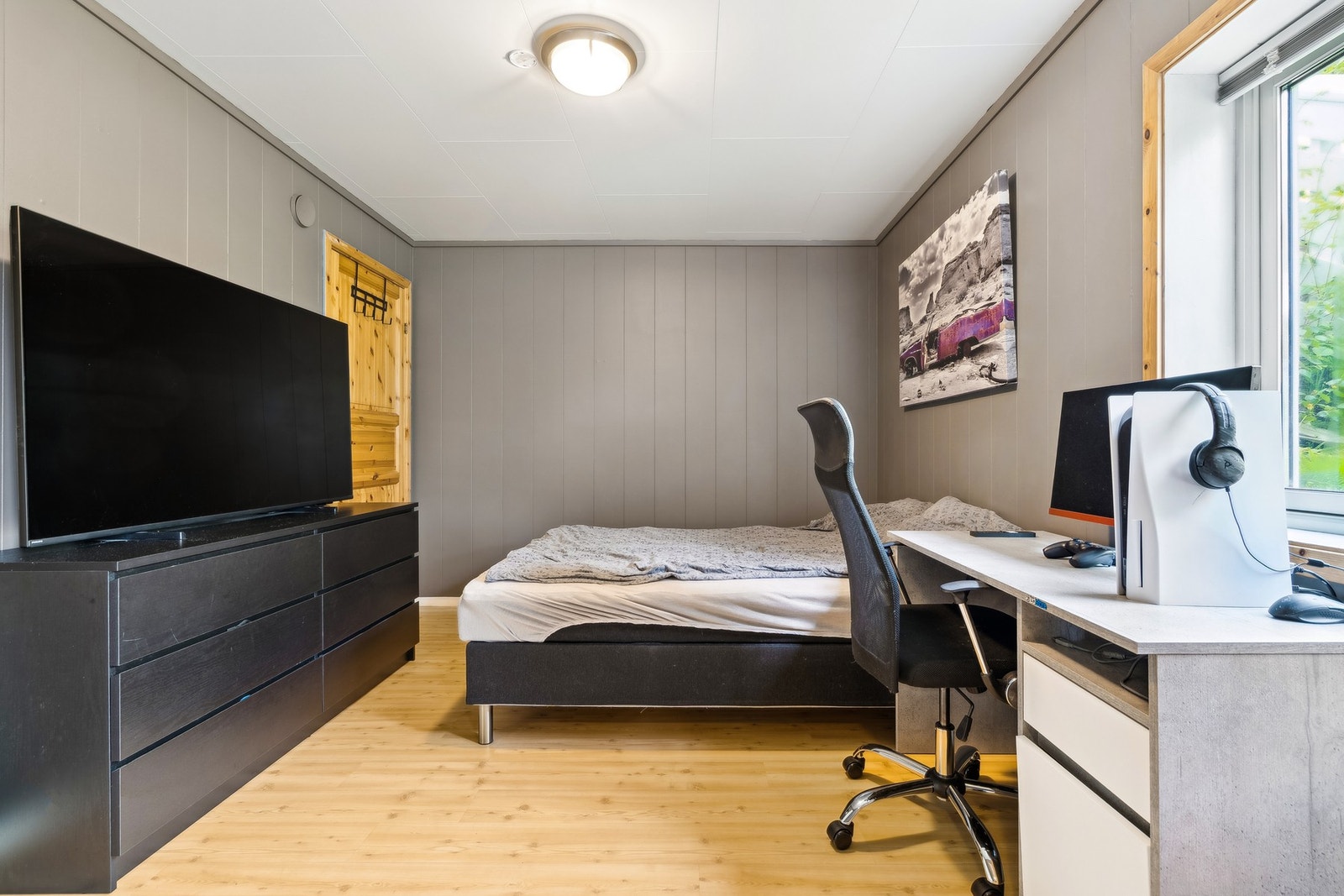 God plass til garderobeløsning og/eller skrivepult Galleribilde