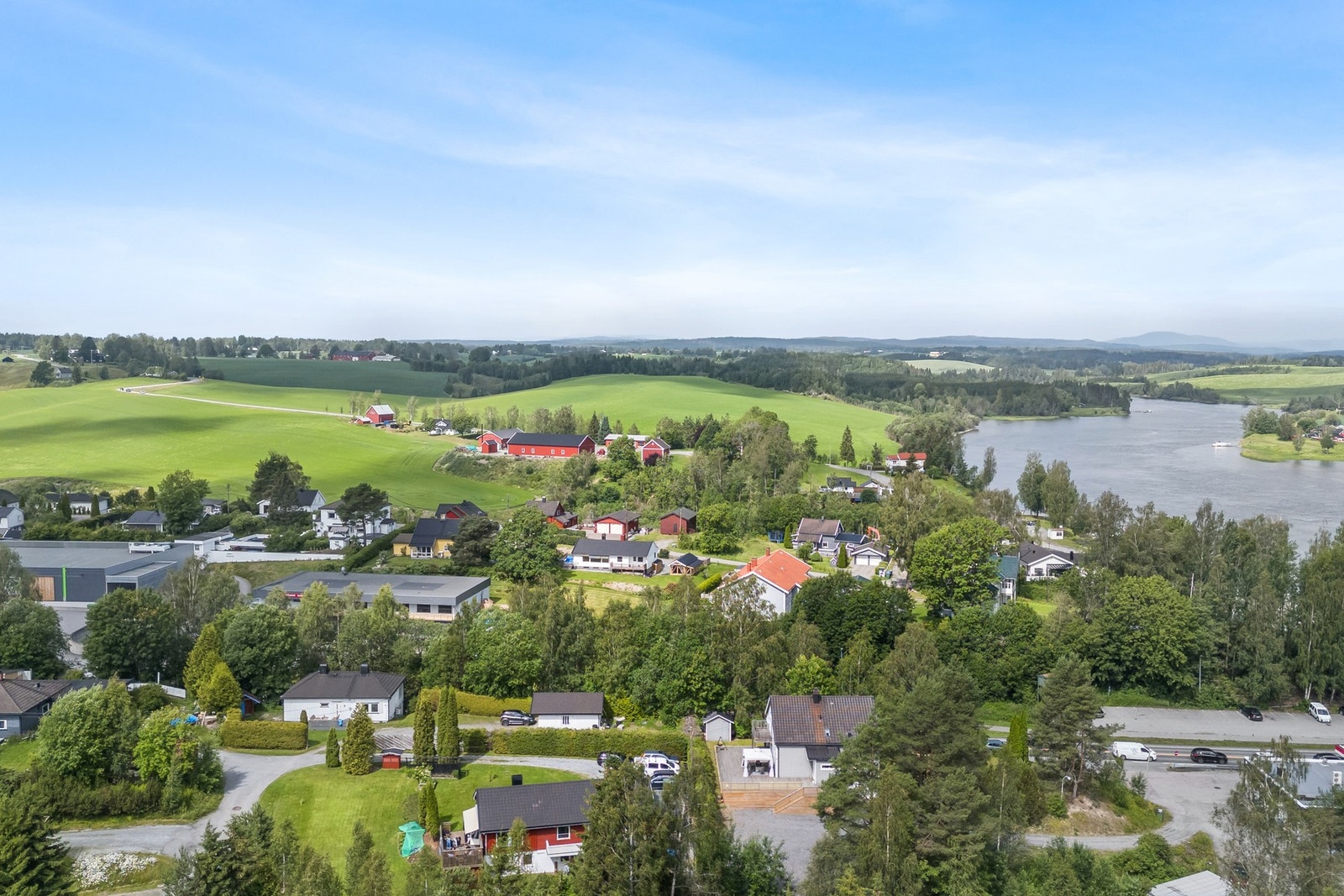 Beliggenheten gir deg alt du trenger innen få minutter med gangavstand til både Kiwi og Coop Extra Vormsund. Galleribilde