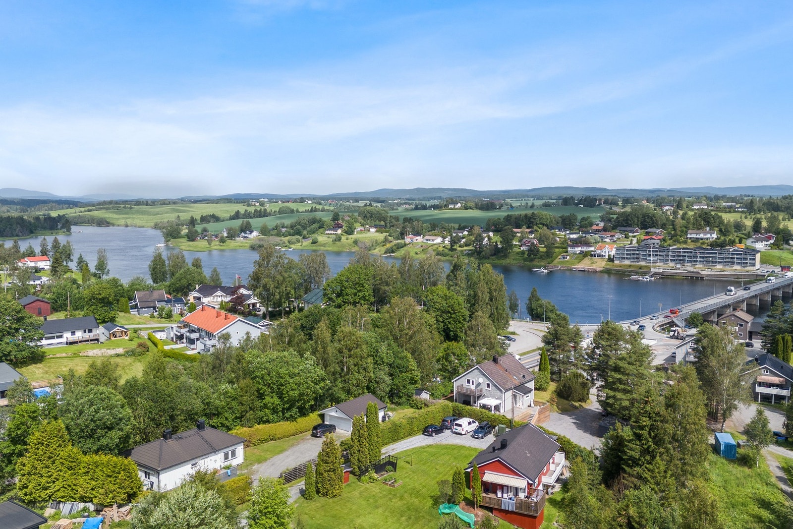 Dette er en flott og innholdsrik enebolig beliggende i et attraktiv område på Vormsund! Galleribilde