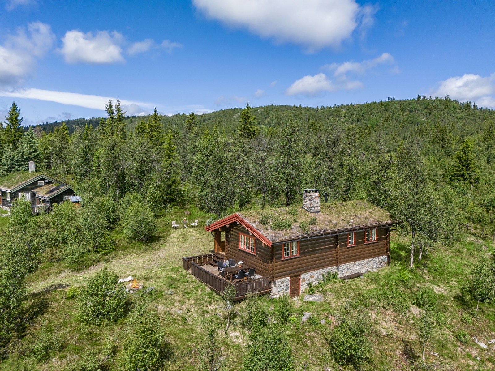 Parkeringsplass rett ved hytta. Galleribilde