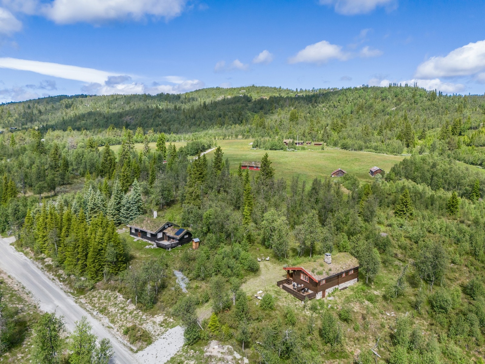 Fin beliggenhet, med flott norsk natur som nærmeste nabo. Galleribilde