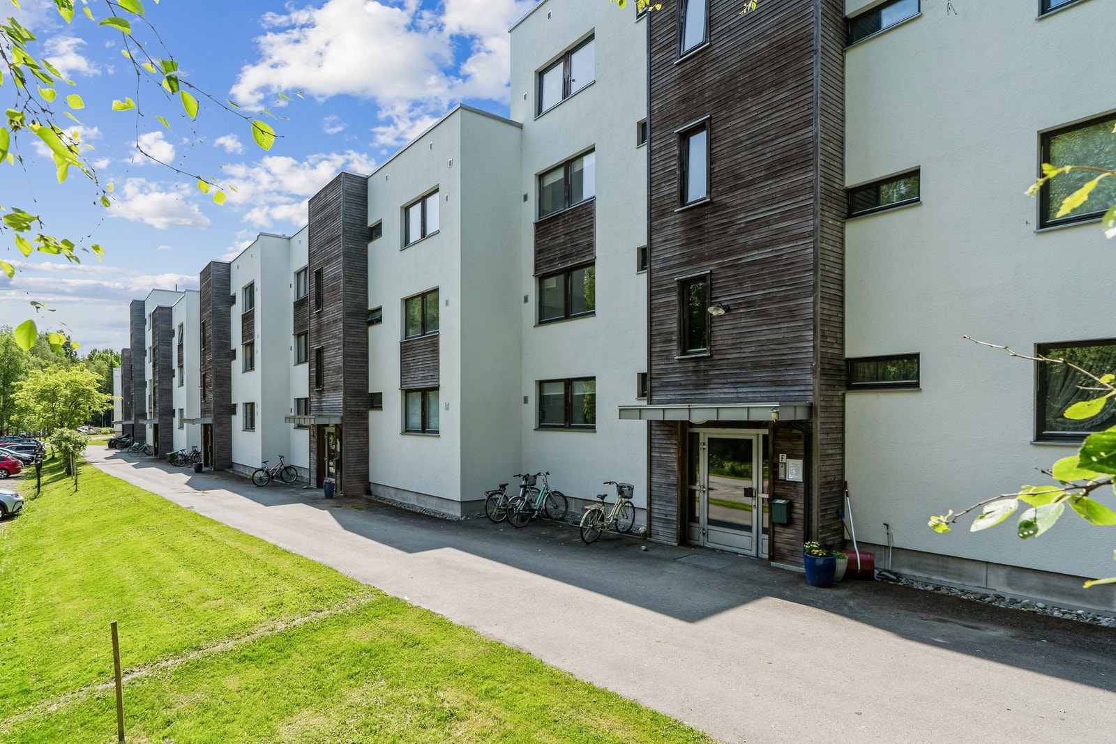 Velkommen til Lyngveien 24 - skjermet beliggenhet innerst i blindvei Galleribilde