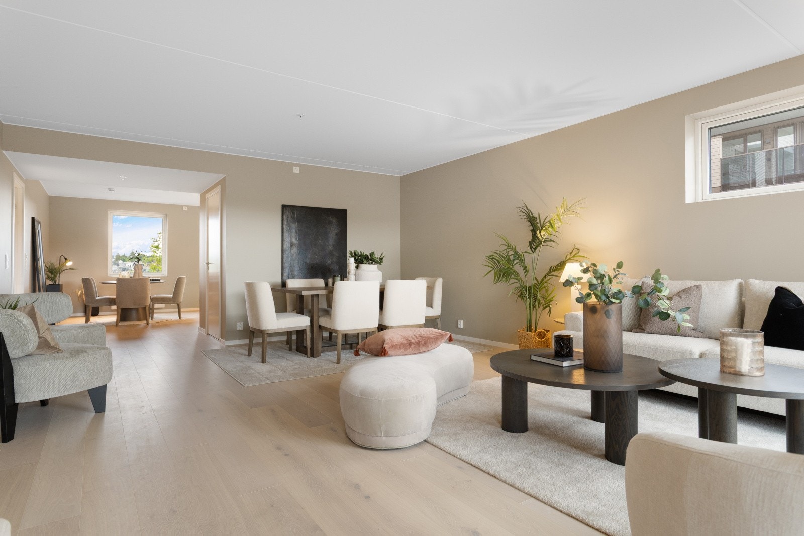 Stuen har flere møbleringsmuligheter. Galleribilde