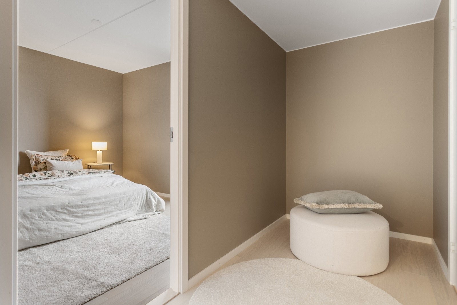 Garderobe/gang hvor du har plass til å sette inn garderobeskap og kommoder. Galleribilde