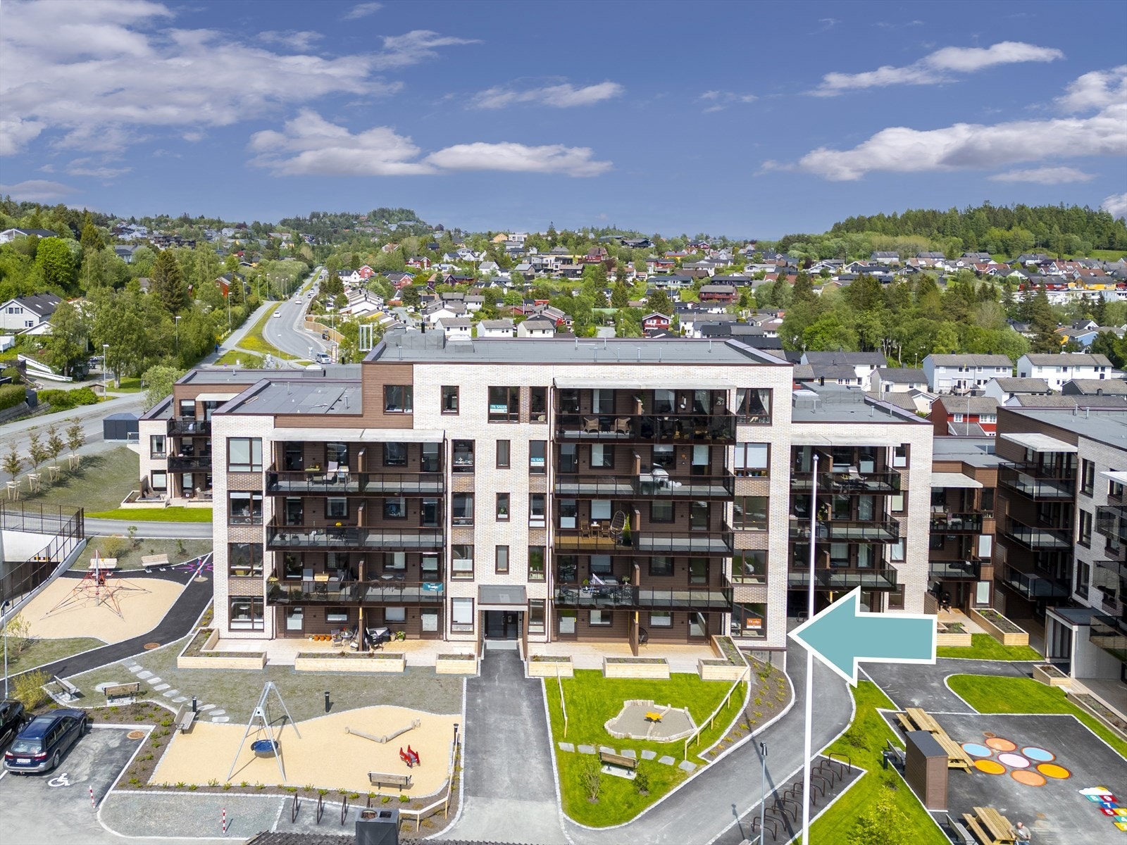 Leiligheten ligger i 1. etg med stor fin terrasse ut mot fellesområde.
Samme type leilighet er også ledig i 2. og 3. etg. Galleribilde