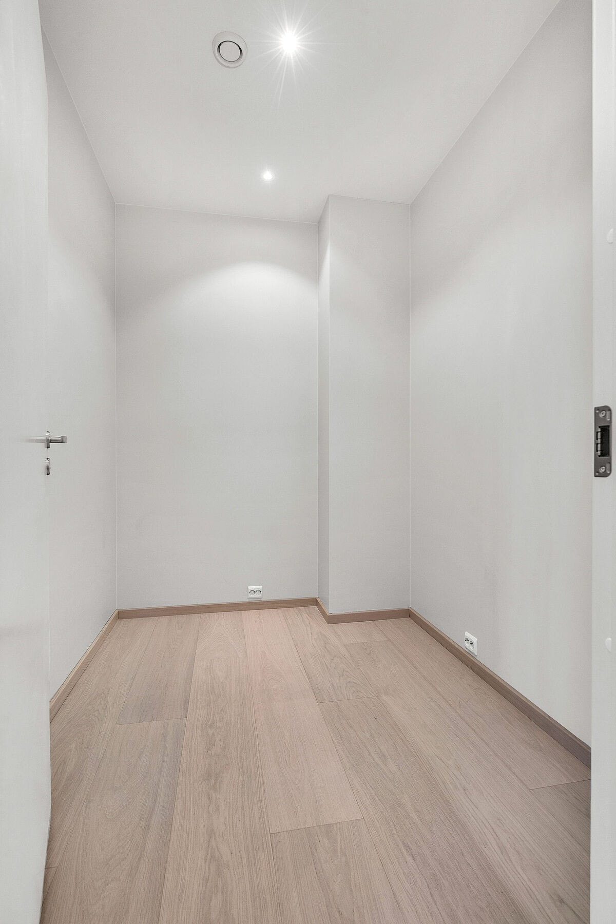 Innvendig bod ved inngangsparti Galleribilde