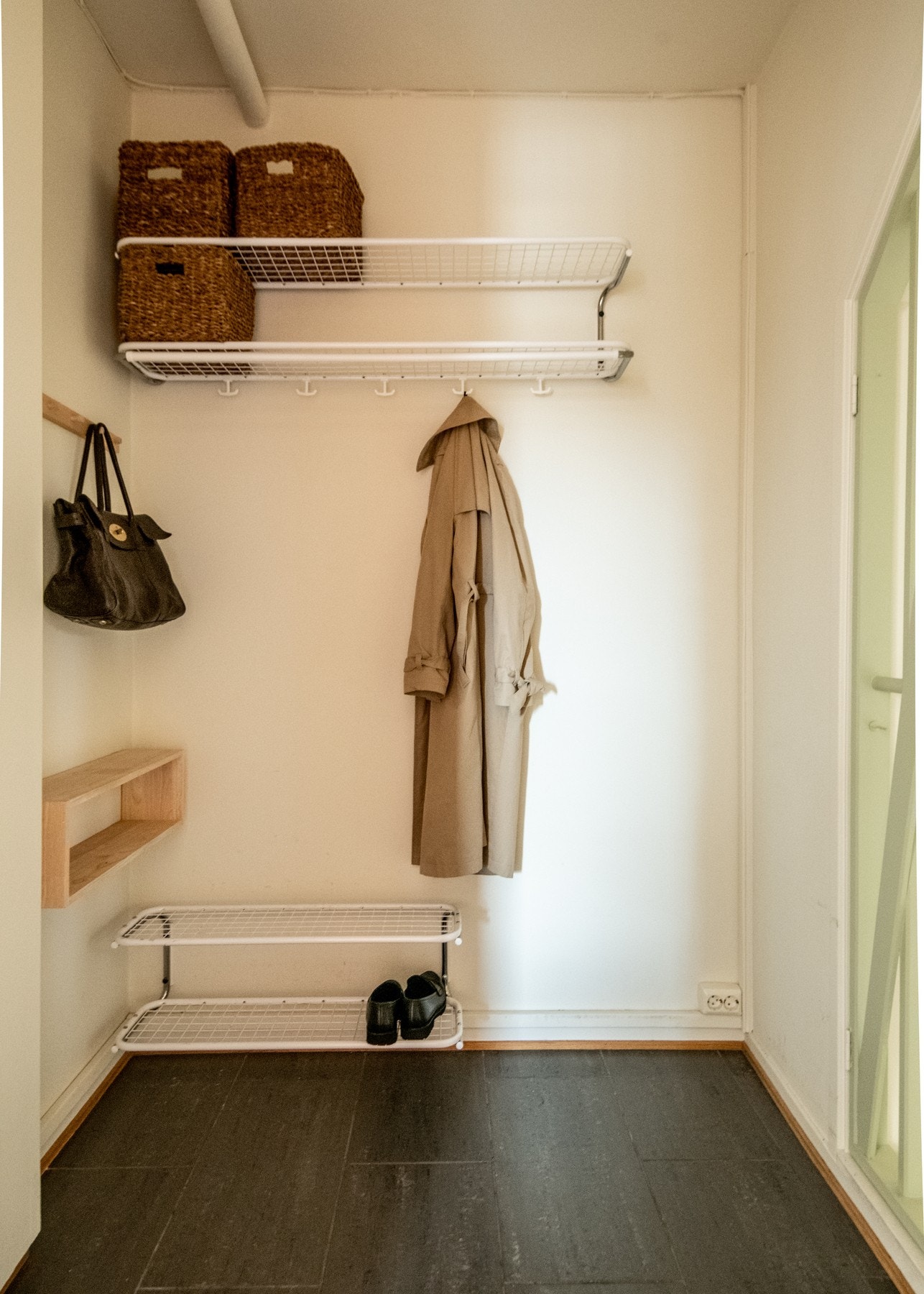 Her er det godt med plass til garderobemøblement, slik at yttertøy og sko kan oppbevares på en ryddig måte. Galleribilde