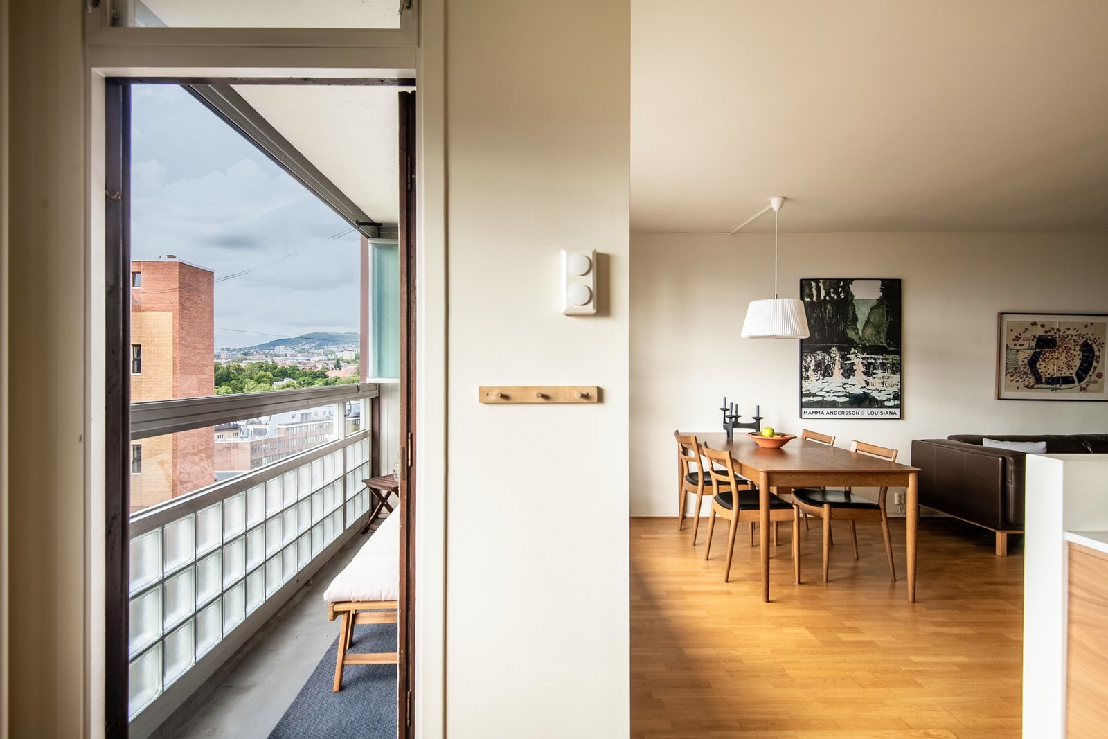 Fra kjøkken er det utgang til en herlig balkong. Galleribilde