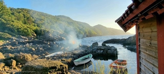 Områdebilde - Ellestranda - 5 minutters gange fra eiendommen - Selgers foto. Galleribilde