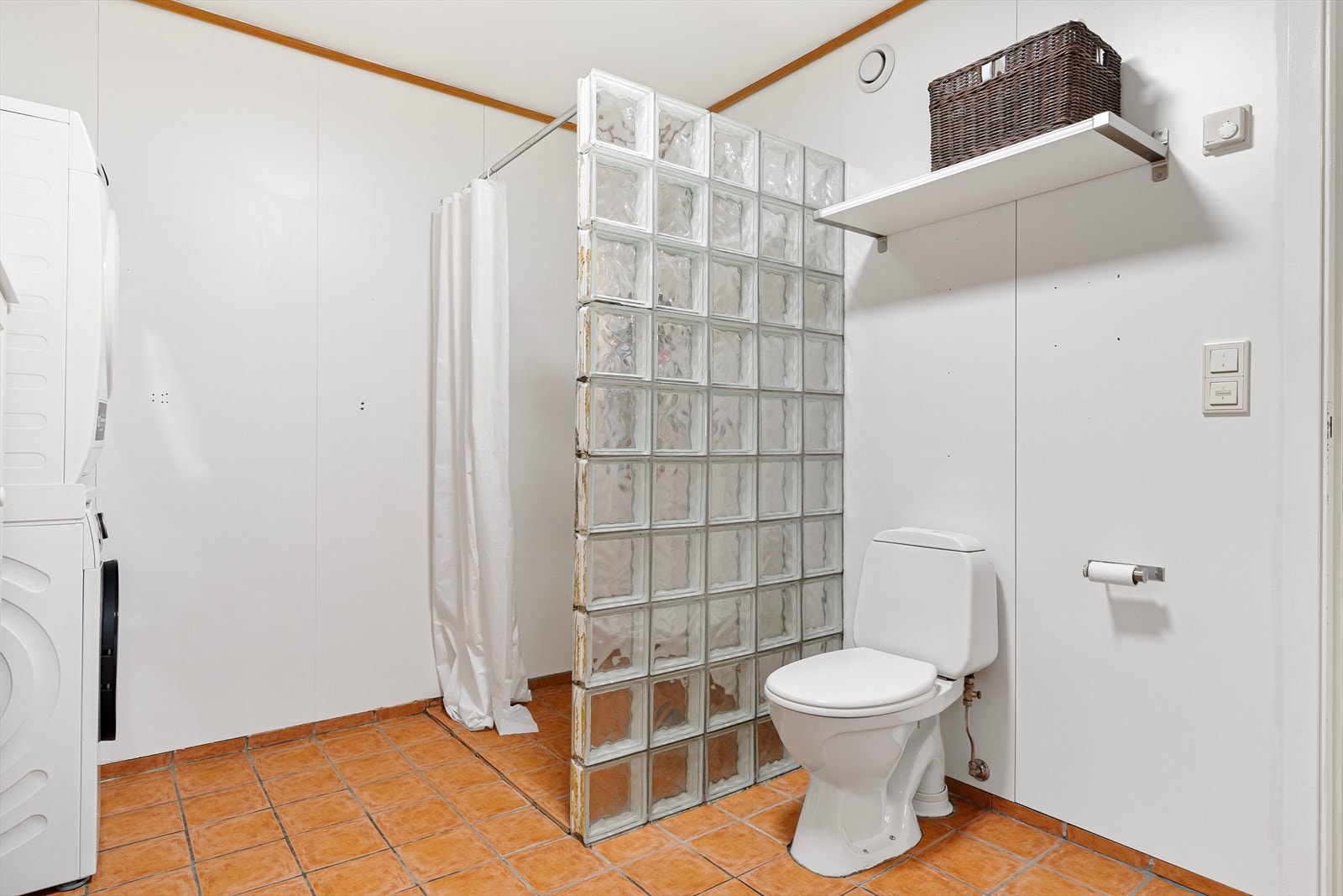 I tillegg til bad har også stue, kjøkken og deler av gangen varmekabler. Galleribilde