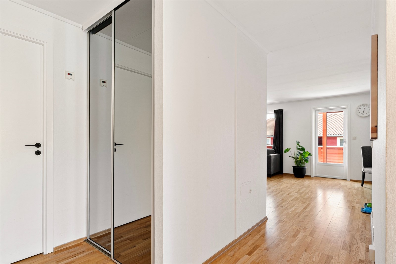 I august gjennåpner Bunnpris Vestlia som også har åpent på søndager. Dagligvaren ligger kun en kort gå-tur fra leiligheten. Galleribilde