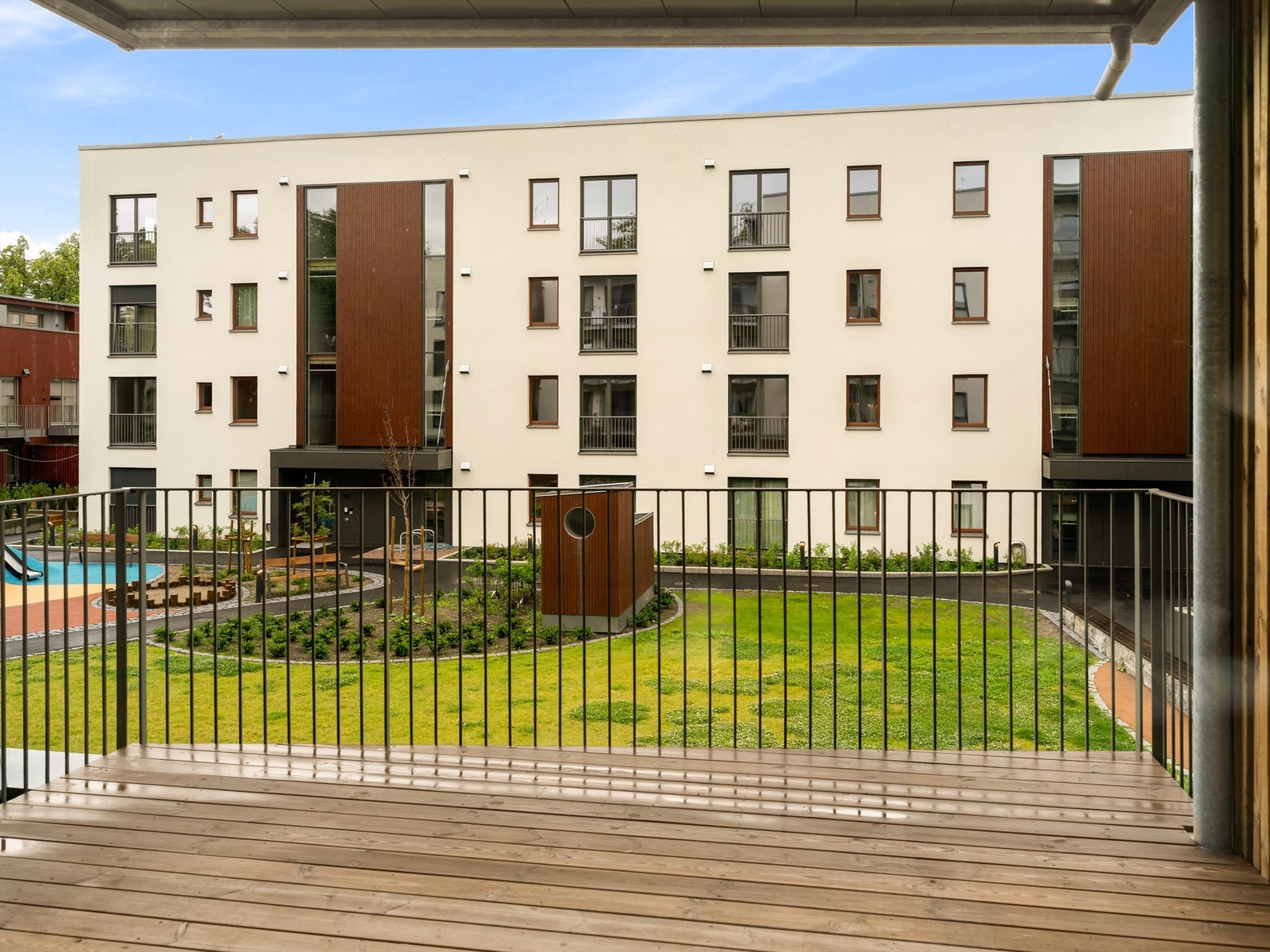 På balkongen kan du glede deg over både utsyn og sol på ettermiddag/kveld sommerstid. Galleribilde