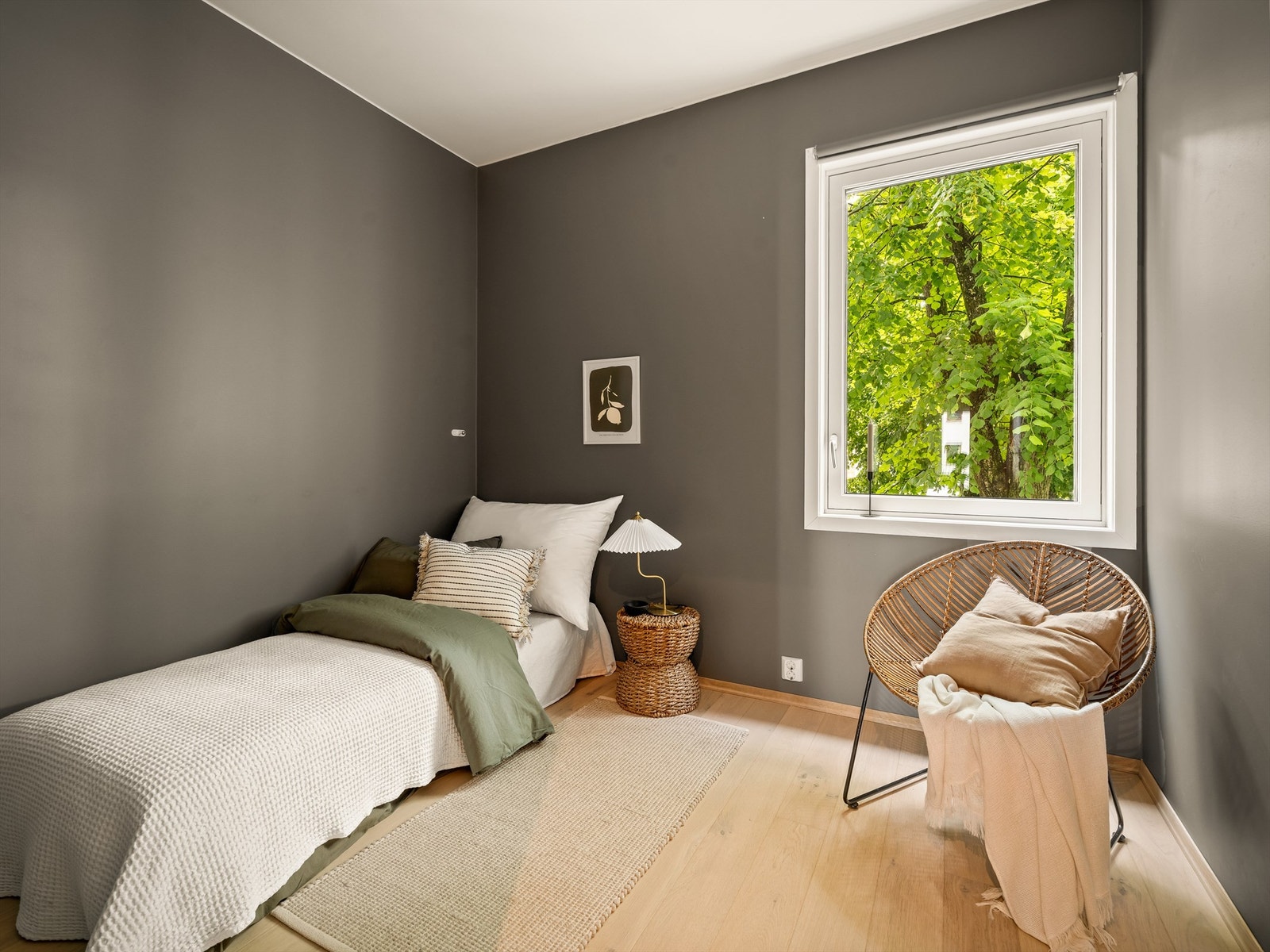 To av leilighetens tre soverom er velfungerende barnerom. Galleribilde