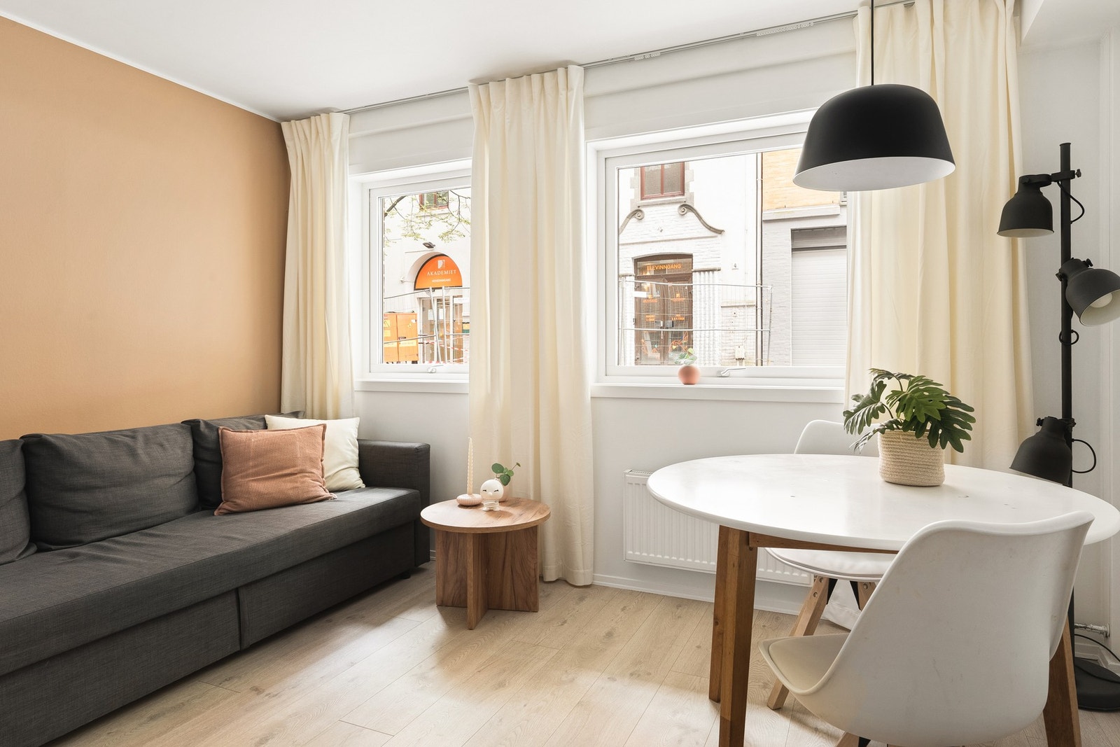 EIE eiendomsmegling presenterer Daniel Hansens gate 11 ved Helene K. Mathiesen Galleribilde