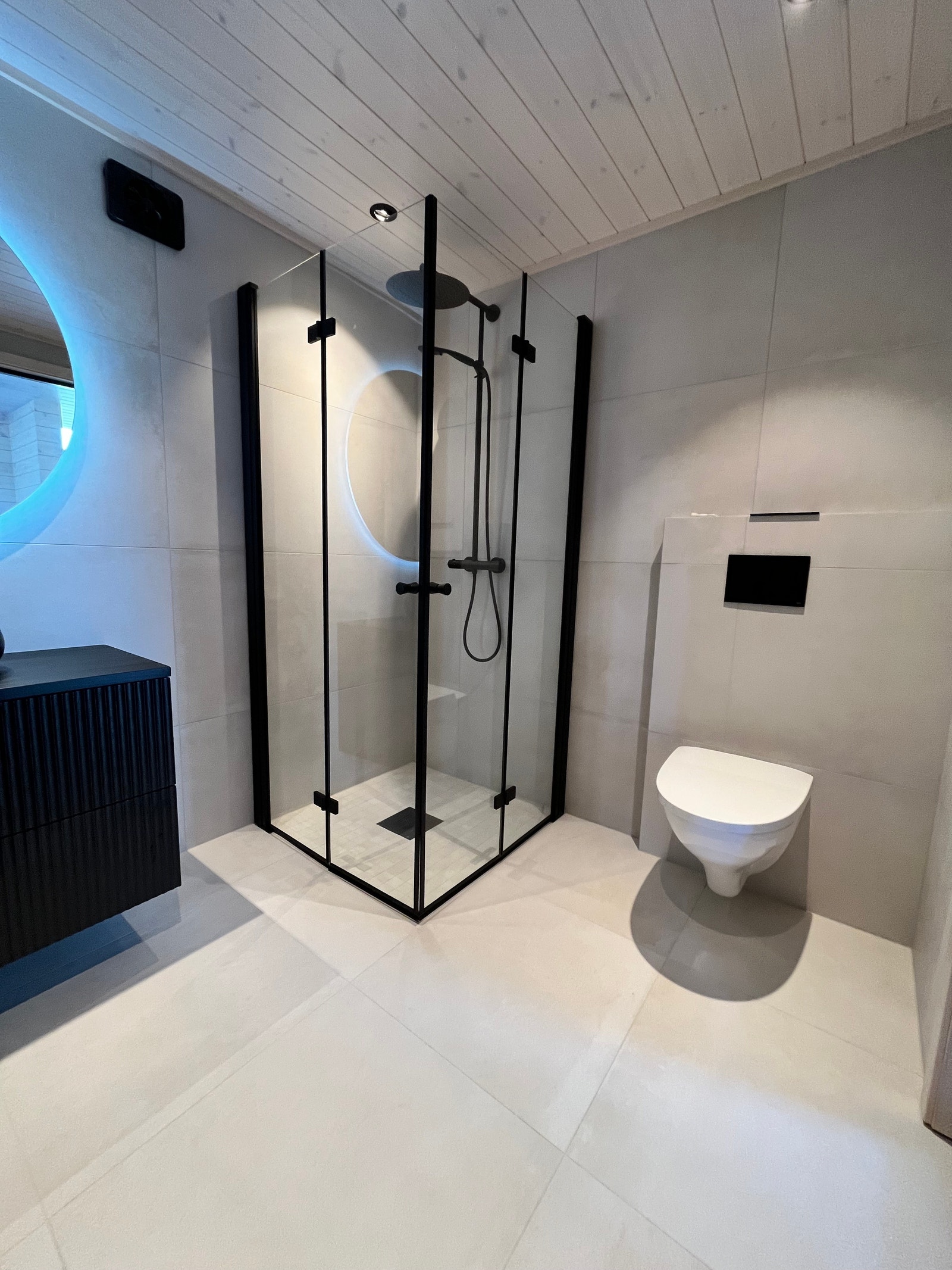 Bad Smarte 85 - lyse fliser Galleribilde