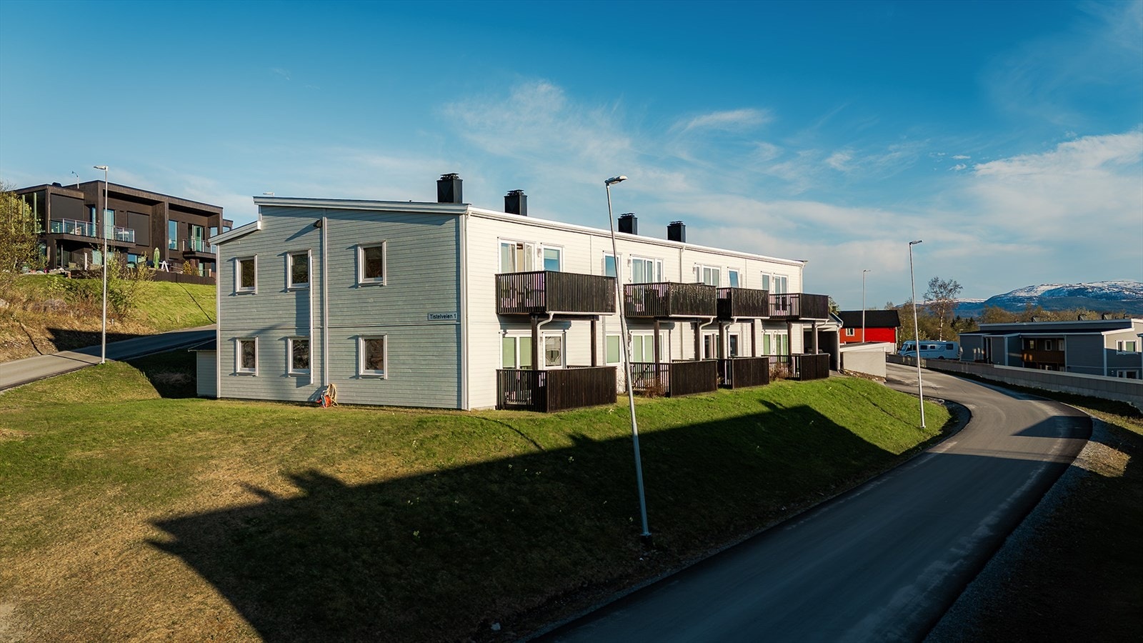 Leiligheten ligger i 2. etg helt til høyre på bildet Galleribilde