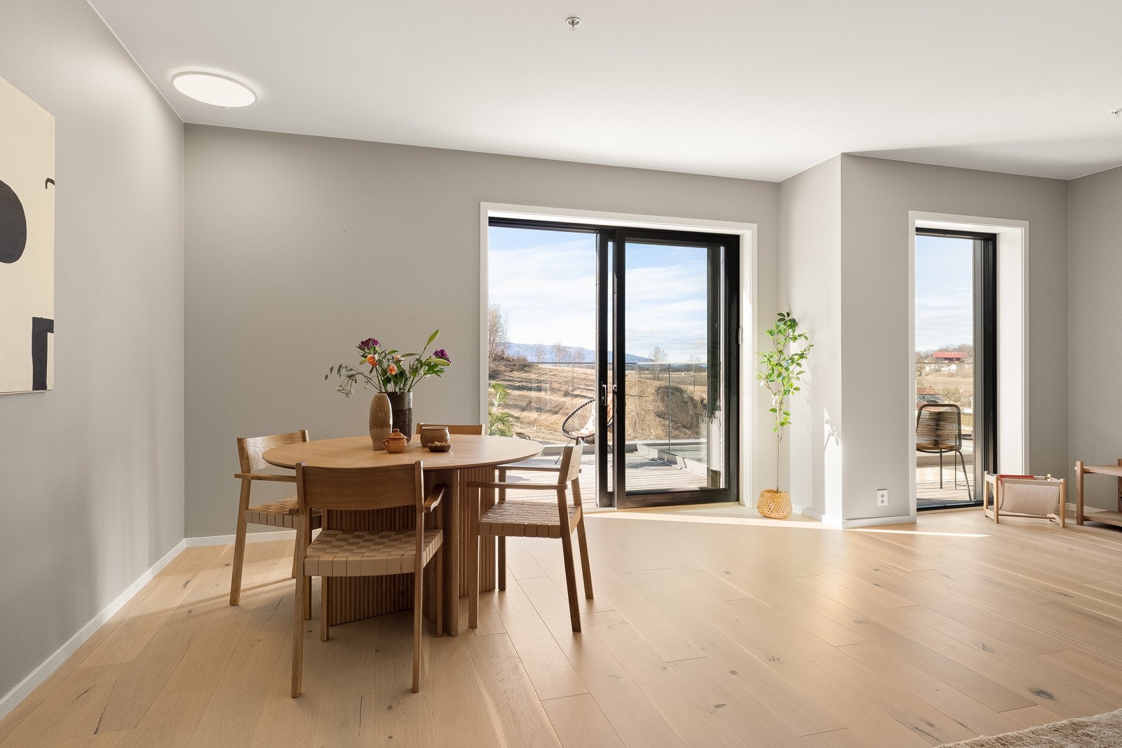 Fra stuen er det direkte utgang til takterrasse Galleribilde