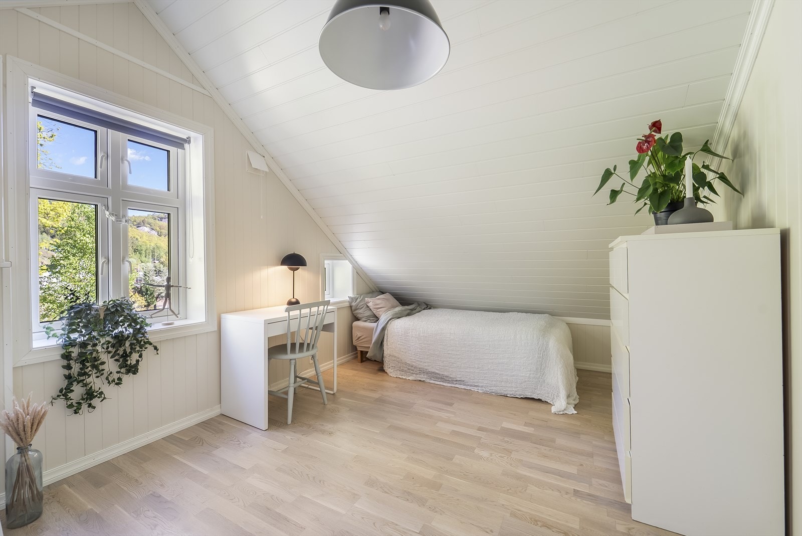 Soverom 3 av 3. Soverom mot nord. Galleribilde