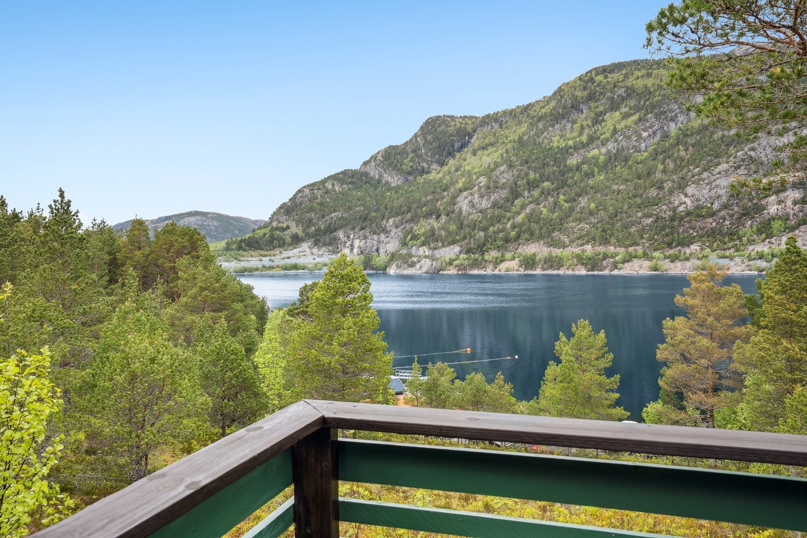 Nyt utsikten fra terrassen. Galleribilde