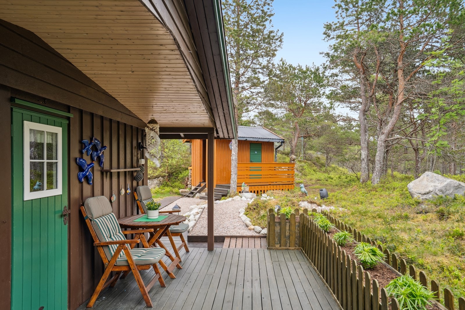 Terassen ved inngangen. Galleribilde