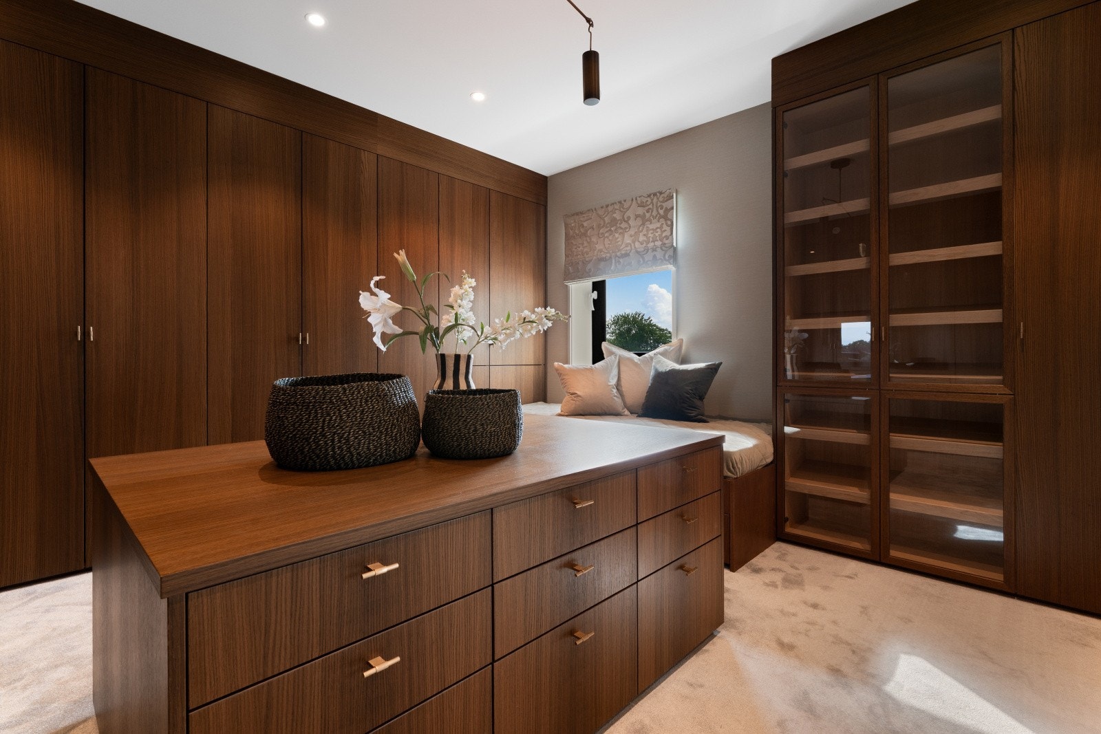 - Leiligheten var opprinnelig tegnet inn med 3 soverom. Det er mulig å sette inn dør fra walk-in closet og ut i gang for å få et ekstra soverom - Galleribilde