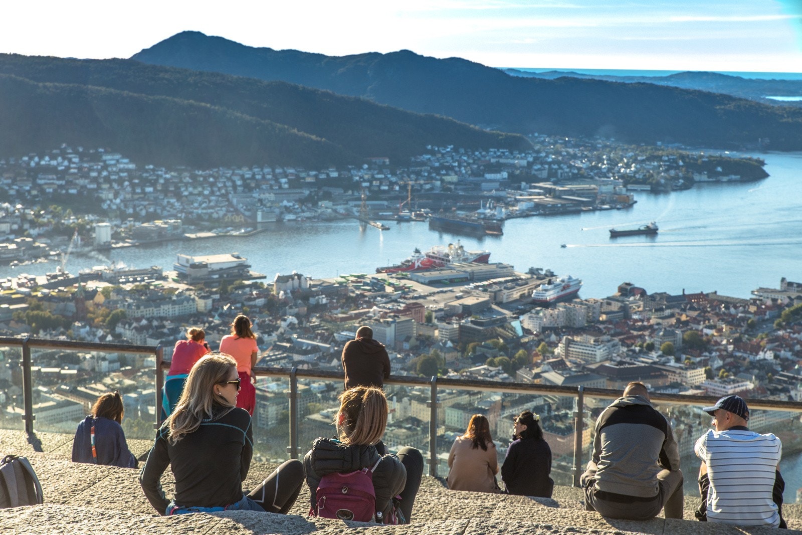 - Området har umiddelbar tilgang til byens beste turterreng. Fra Fløyen kan man velge korte eller lange turer - Galleribilde