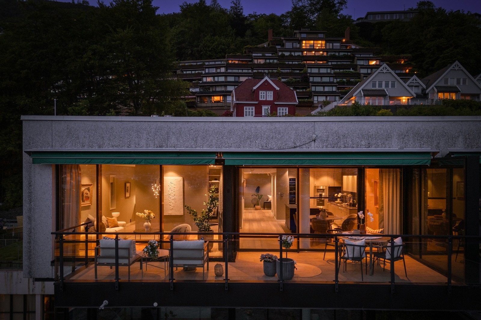 - Her bor man usjenert til i fine omgivelser - Galleribilde