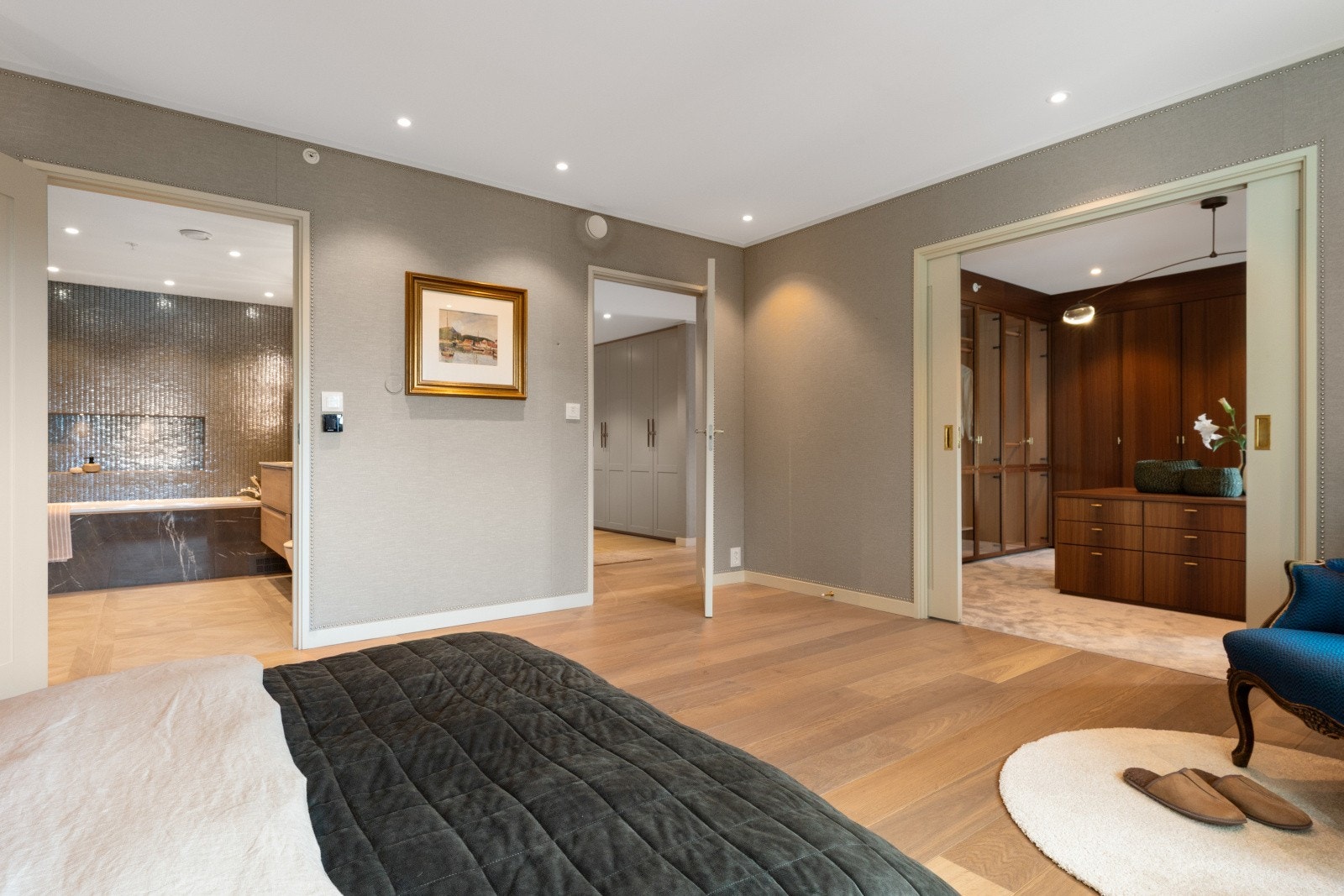 - Videre tilkomst til walk-in closet - Galleribilde