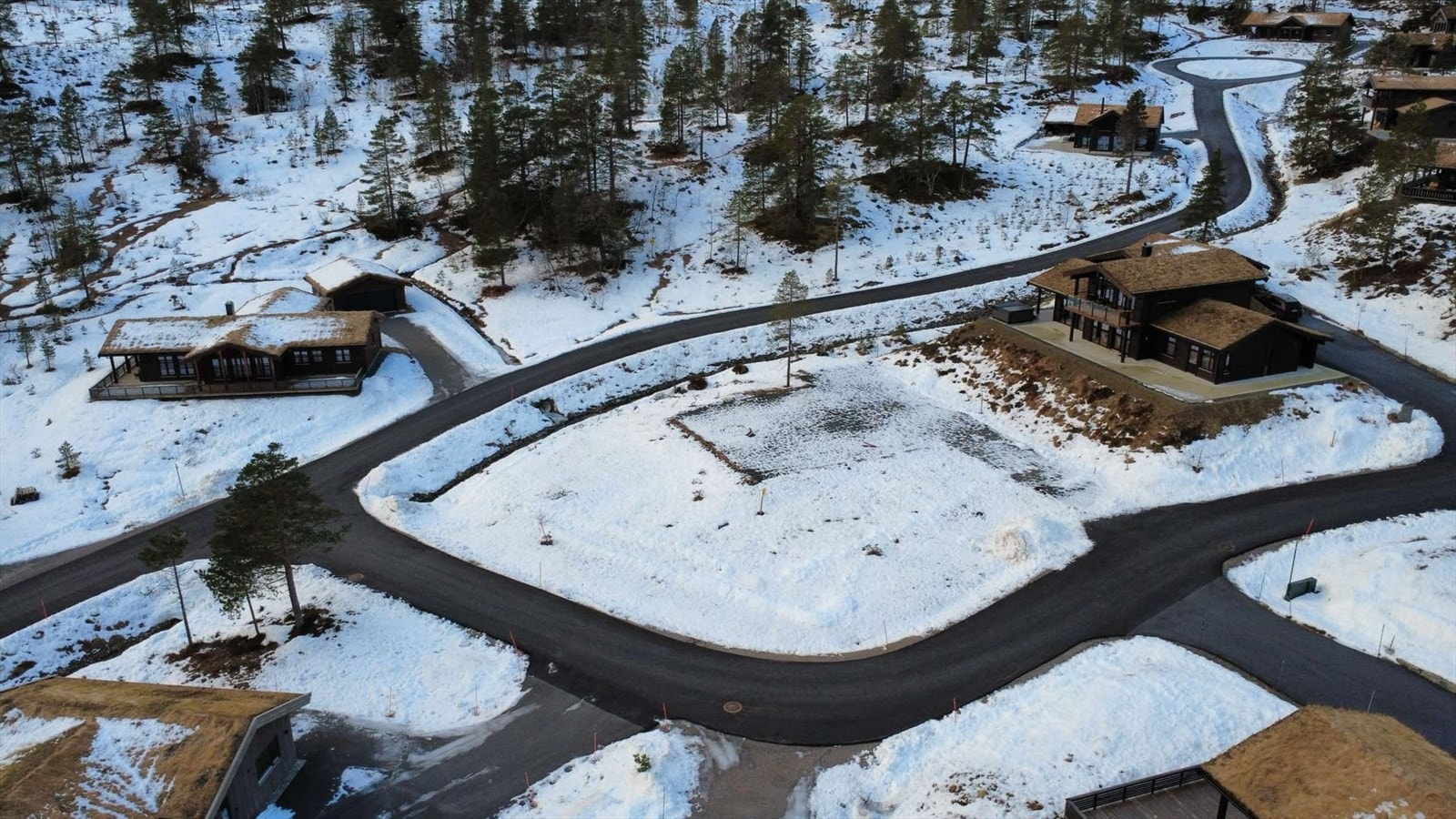 Tomten er planert og byggeklar Galleribilde