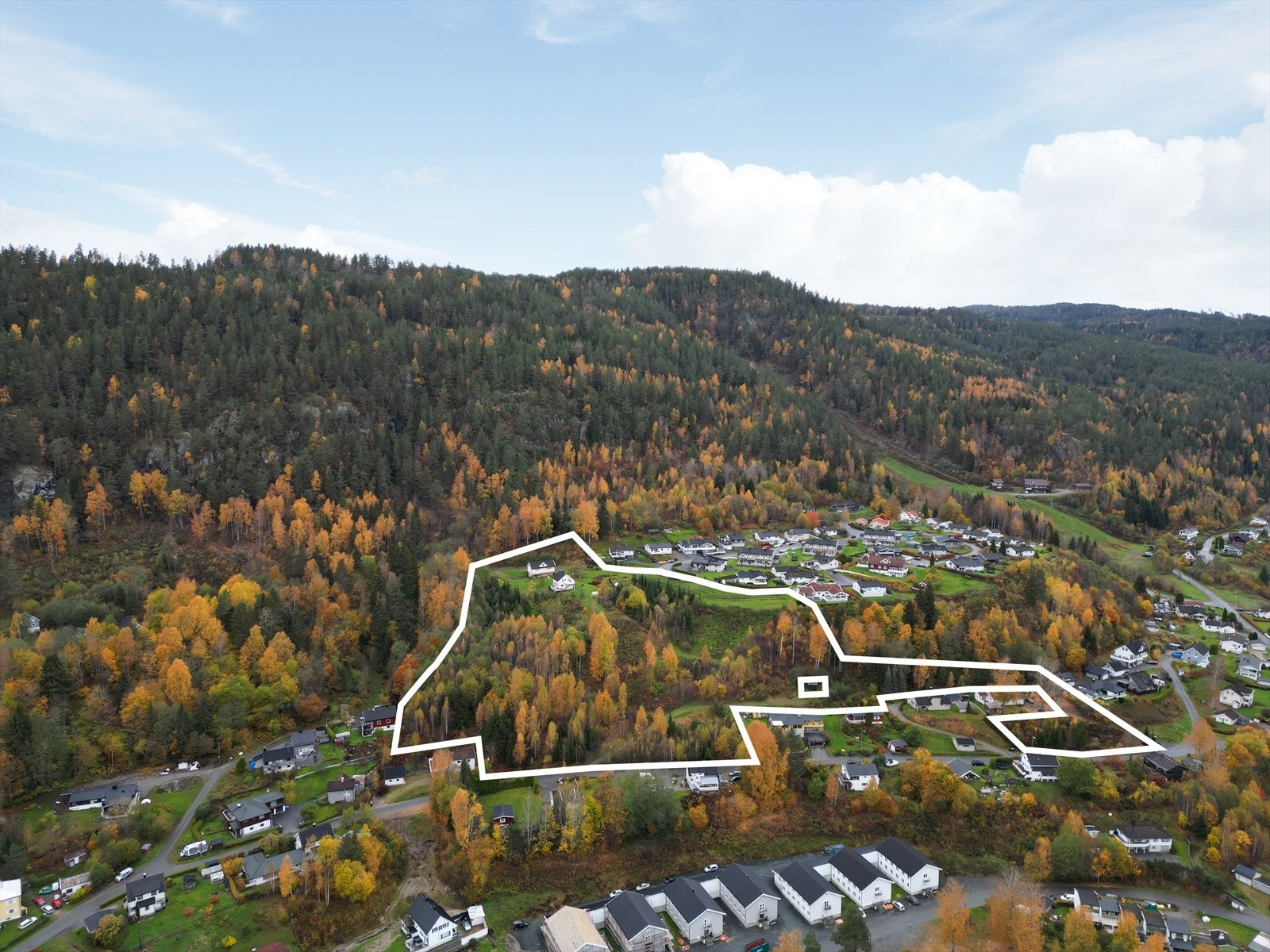 Det er startet en prosess med Notodden kommune vedr. utvikling av boligtomter på deler av eiendommen på 26 mål, og det er utarbeidet en mulighetsstudie for tomten som viser forslag til utbygging, hvor gårdstunet ønskes beholdt uendret. Galleribilde