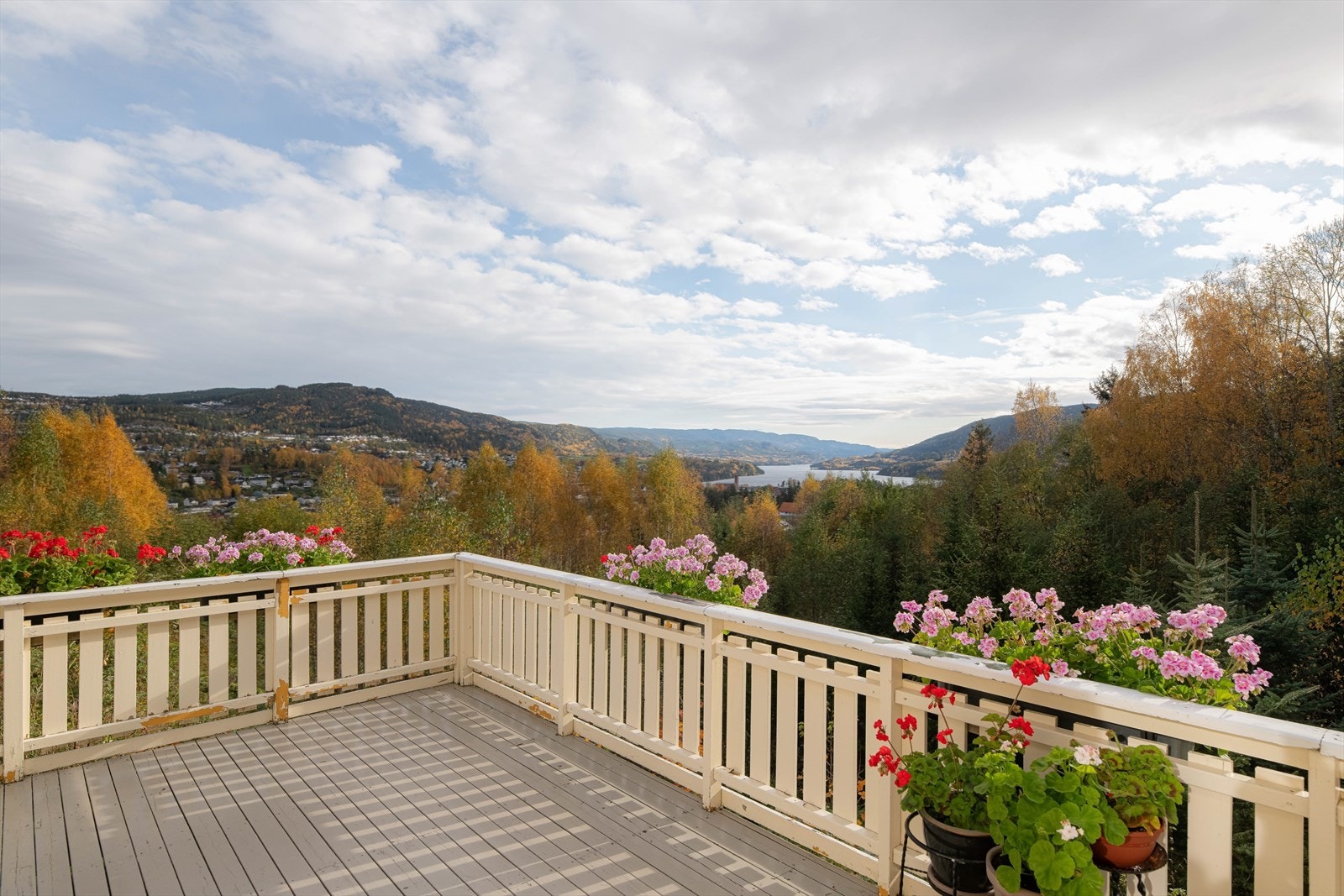 Fra eiendommen er det fantastisk utsikt! Galleribilde