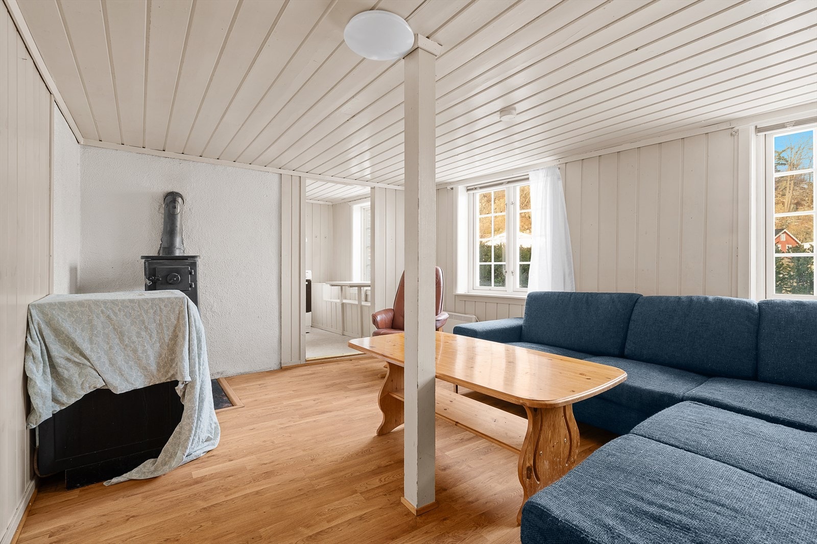 Stue med vedovn. Galleribilde