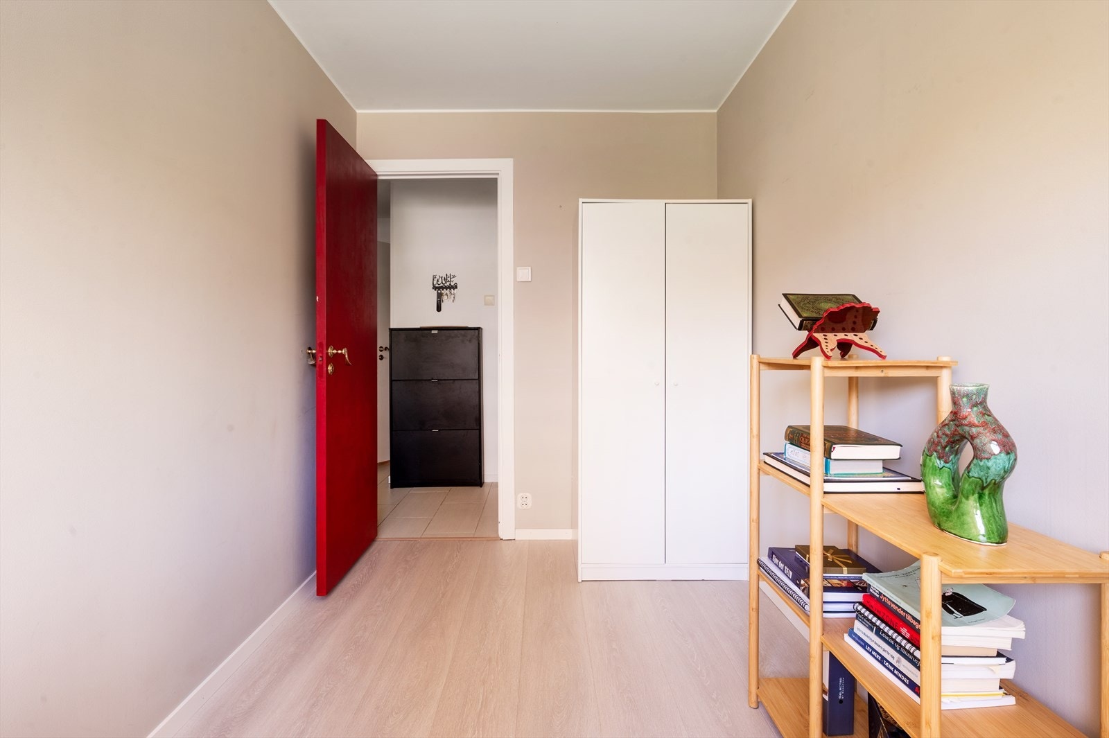 De to minste soverommene har laminatgulv fra 2022. Galleribilde