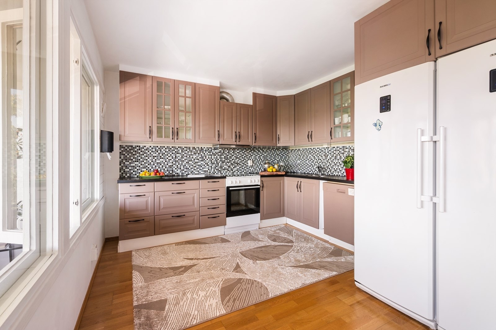 I 2024 ble vegger og tak malt, og gulvet ble behandlet med slitesterk maling som tåler både fukt og vann. Galleribilde