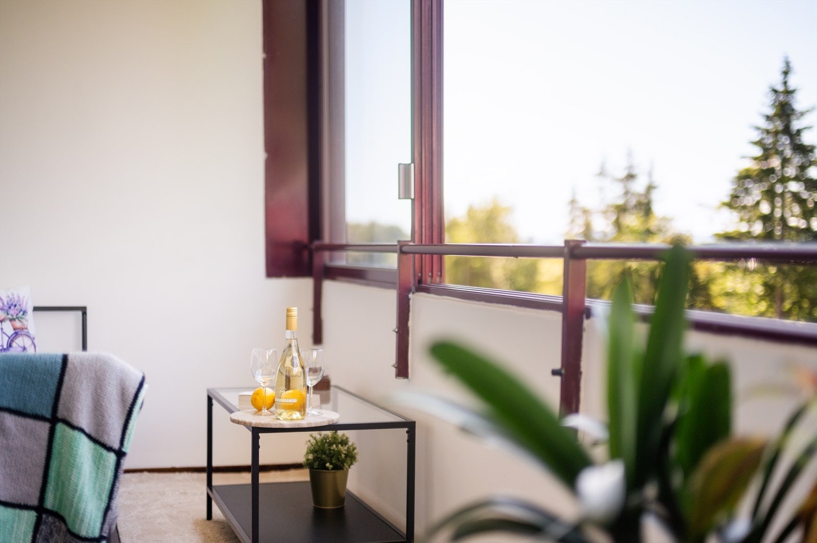 Her er det gode solforhold og god plass til både sittegruppe og andre møbleringsvalg. Galleribilde