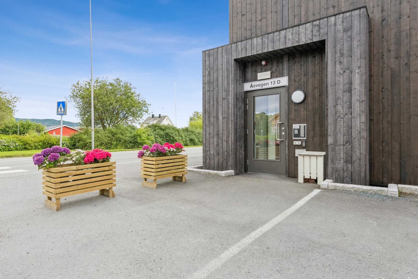 Enkel adkomst via heis fra både gateplan og parkeringskjeller. Galleribilde