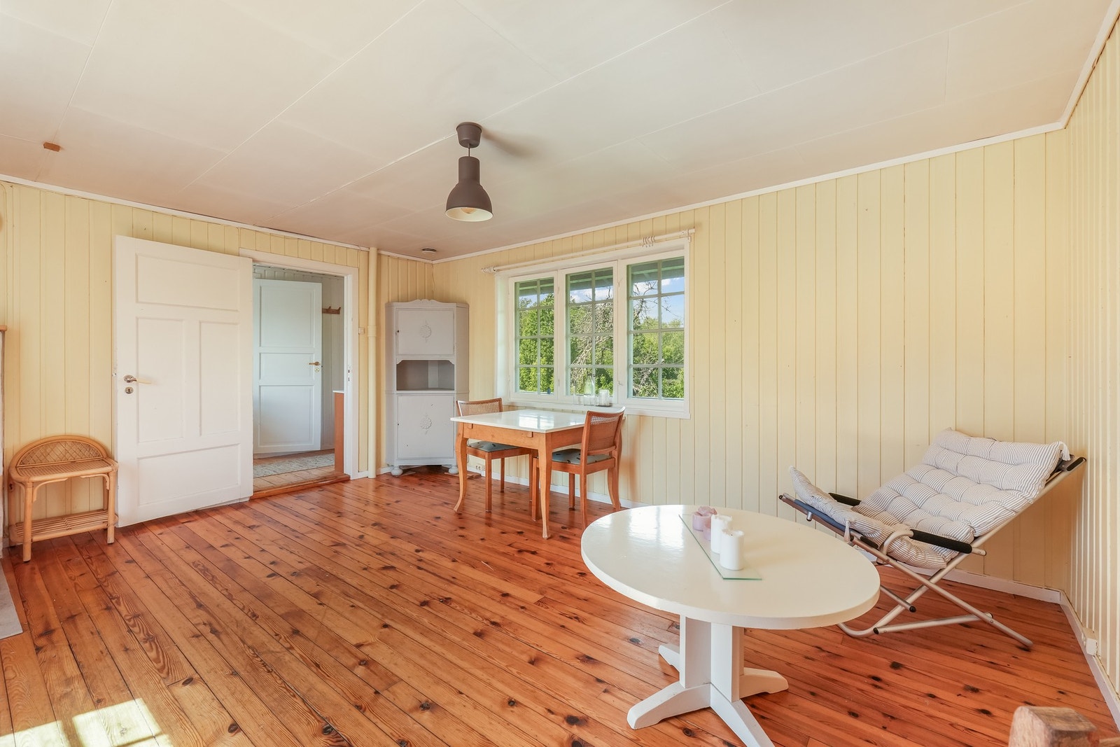 Et soverom, et baderom samt et ekstra soverom med egen adkomst fra utsiden. Galleribilde