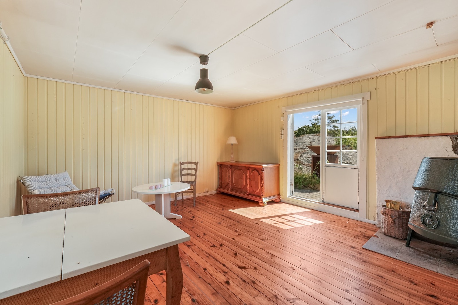 Åpent oppholdsrom som kombinerer stue og kjøkken/gang Galleribilde