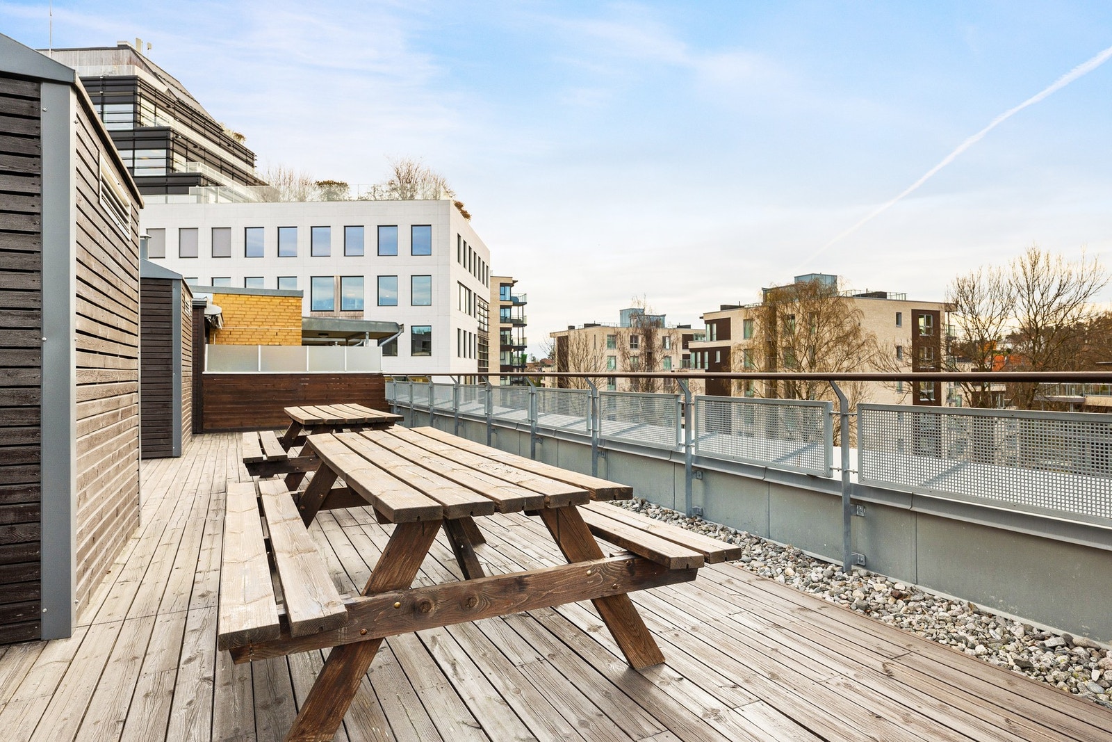 Felles takterrasse som kan benyttes av alle beboere i sameiet med sol dagen lang! Galleribilde