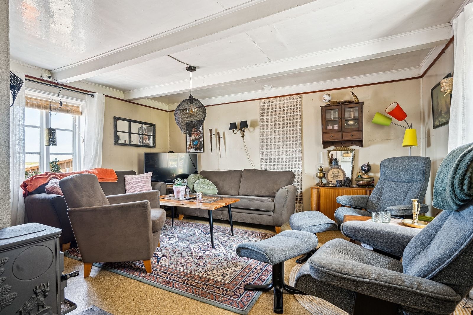 Bua selges med innbo. Galleribilde