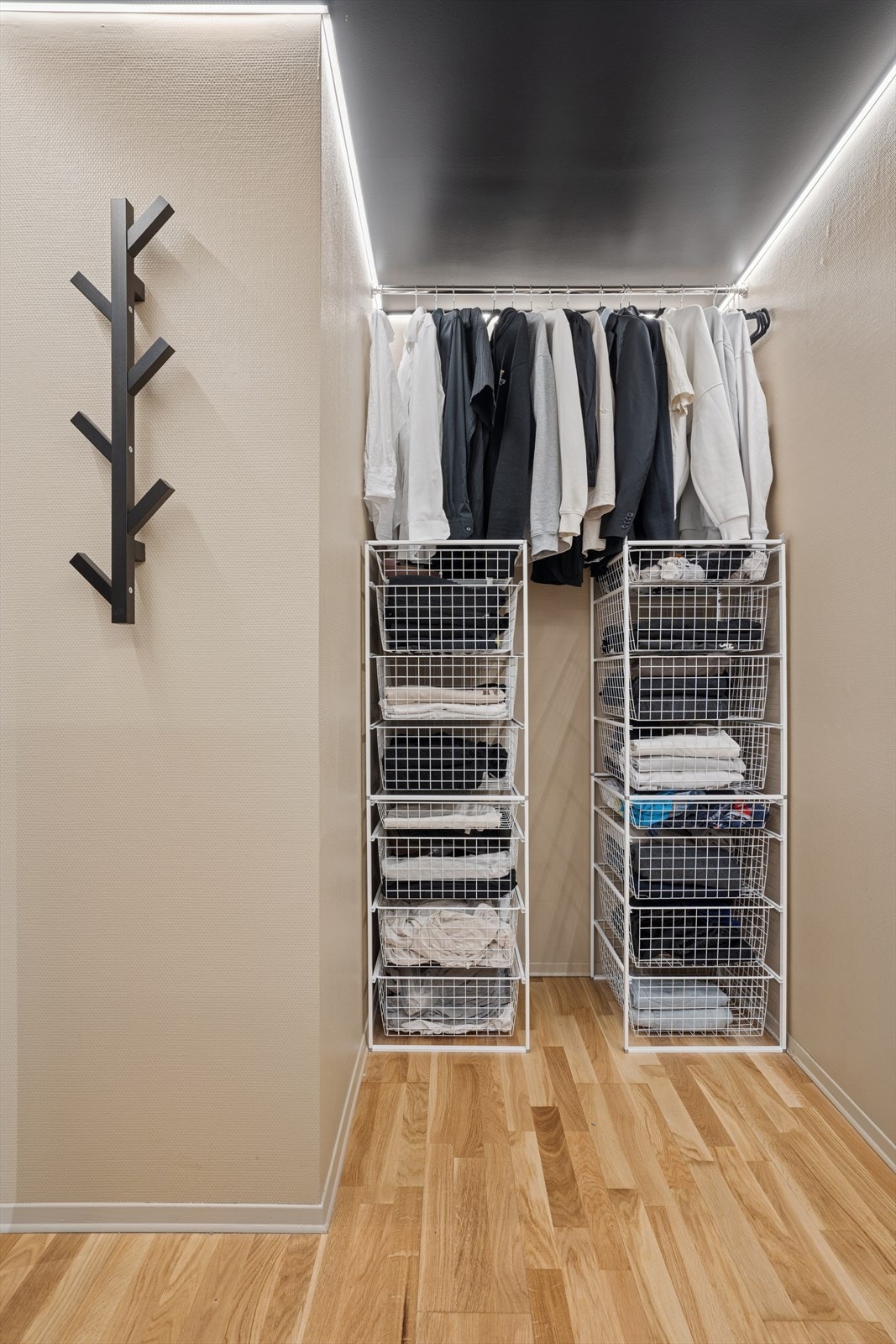 Bod/ vaskerom med gode lagringsmuligheter. Galleribilde